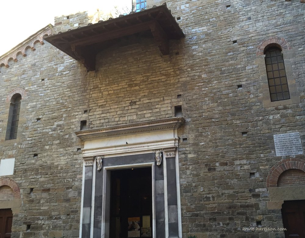 The entrance to the Santo Apostoli