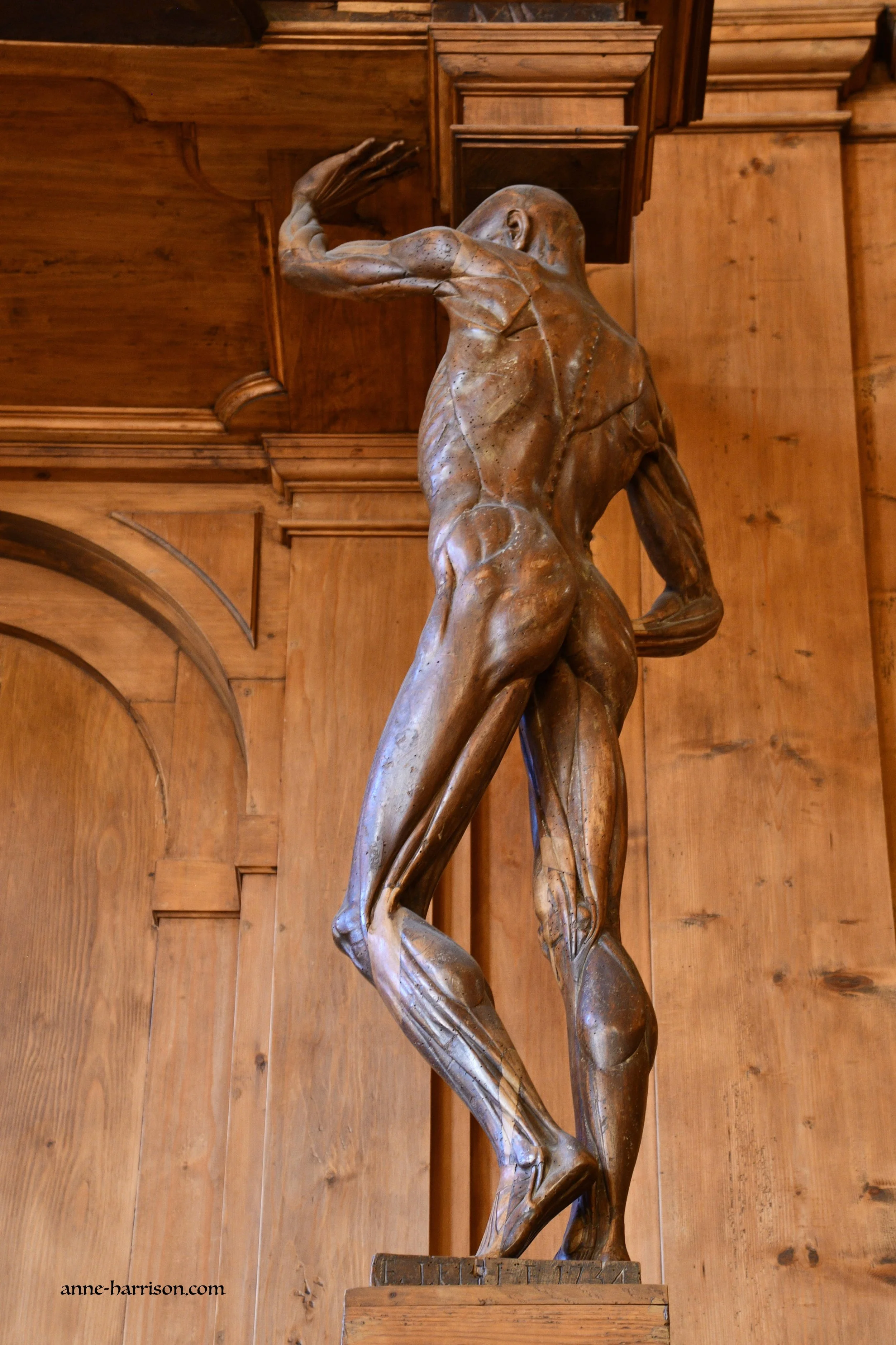 spellati-statue.jpg