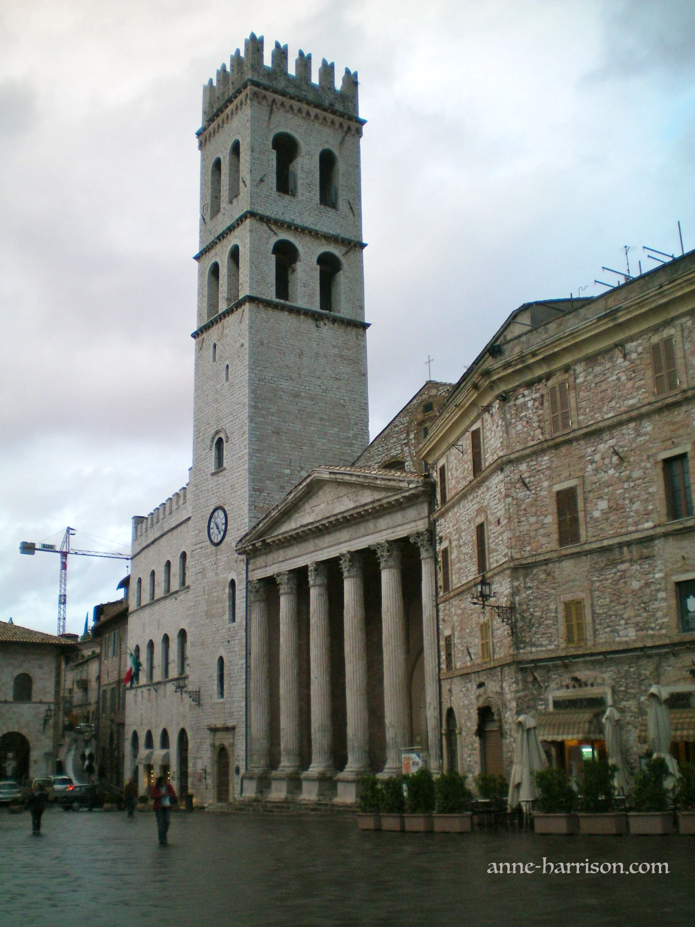 The original facade of Minerva © A. Harrison