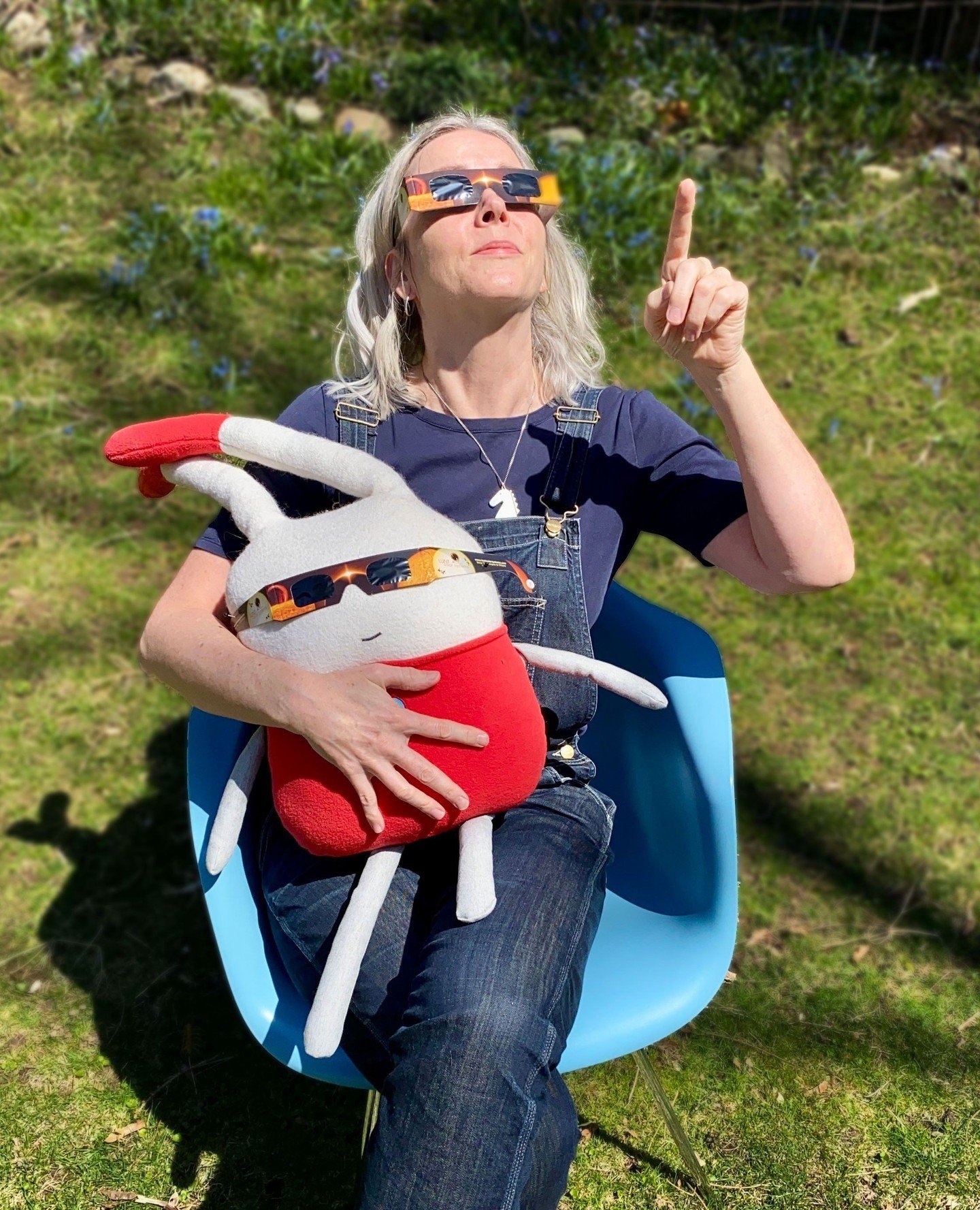 Big LuMi and I are ready! Are you?? 😎 🌞⁠
⁠
Where we live, the sun will be obscured by ✨️93%✨️!⁠
Cancel your meetings and get set up outside if you can.⁠
It's not just the light that changes, but the temperature drops, the birds quiet, etc.⁠ A true 