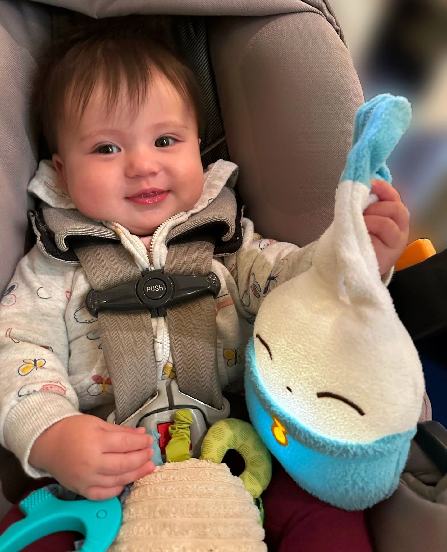Happiness is... bringing your nightlight along everywhere you go because it's just so snuggly. 🧸 🏮
(and your mom lets you, because NO ONE can resist your winning smile). 😄
Thank you for sharing this cute picture with us, customer F!
#lumi