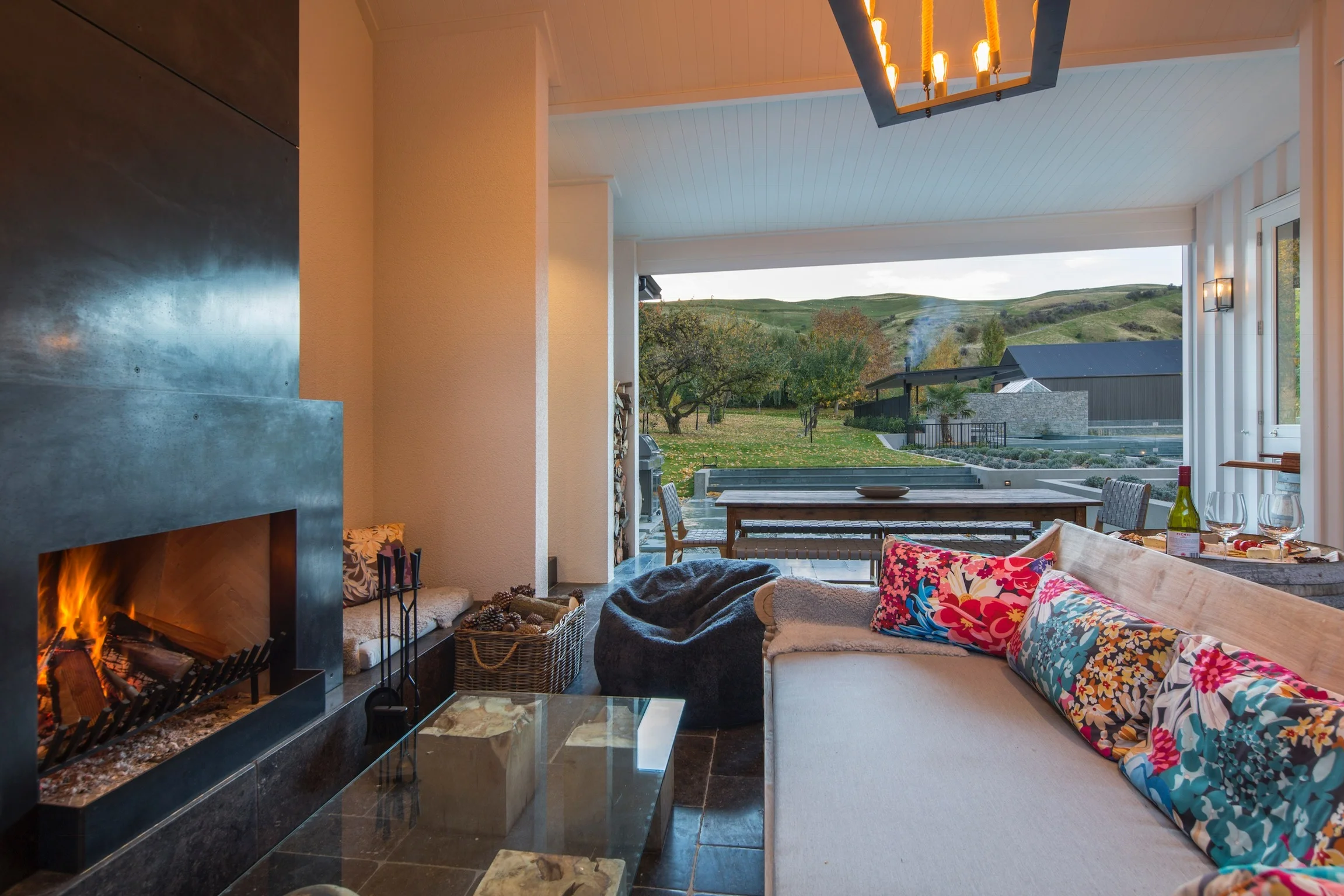 and is a much used space that links the main Homestead to the additional guest extension. 