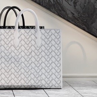 Coming Soon! Valore London New Iconic Tote: The Lancet, handcrafted in Italy with the Blazon leather. 🤍🖤🤍
-
www.valorelondon.com
-
#valorelondon #gr8tmagazine #KMGStudio #london #handcrafted #handmade #madeinitaly #handdrawn #handdrawndesigns #bla