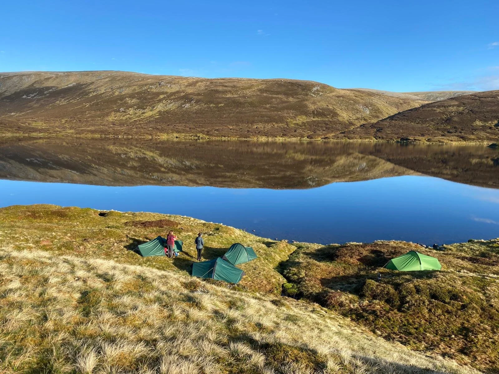 Tents at Loch nan Eun.JPG
