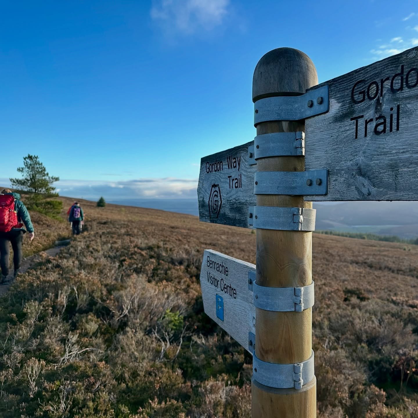 🥳This weekend we have two events at Bennachie: 
1️⃣ Gordon way guided walk with transport
2️⃣ Beginners Hill Skills Course.
Both meeting at The Bennachie Visitor Centre where this weekend there is a pop up shop by The Family Bakehouse Aberdeenshire 