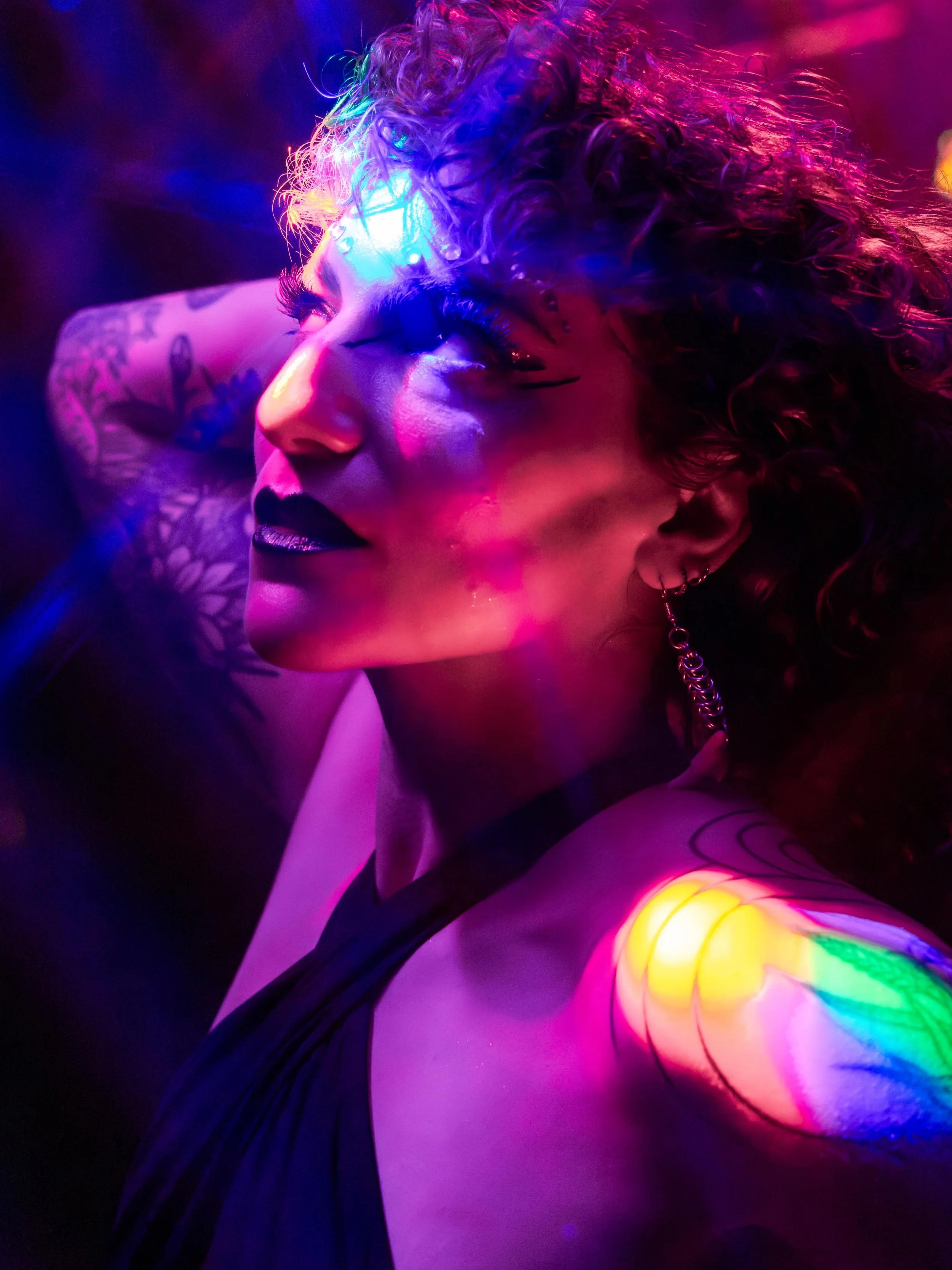 It&rsquo;s PRIDE, it&rsquo;s Gemini Season, it&rsquo;s almost my 35th birthday (Friday)!!! Celebrate all these things AND support queer art by going to my boo @axofservice &lsquo;s show Playing the Field THURSDAY 6/11 at @bk_arthaus AND my show Daddi