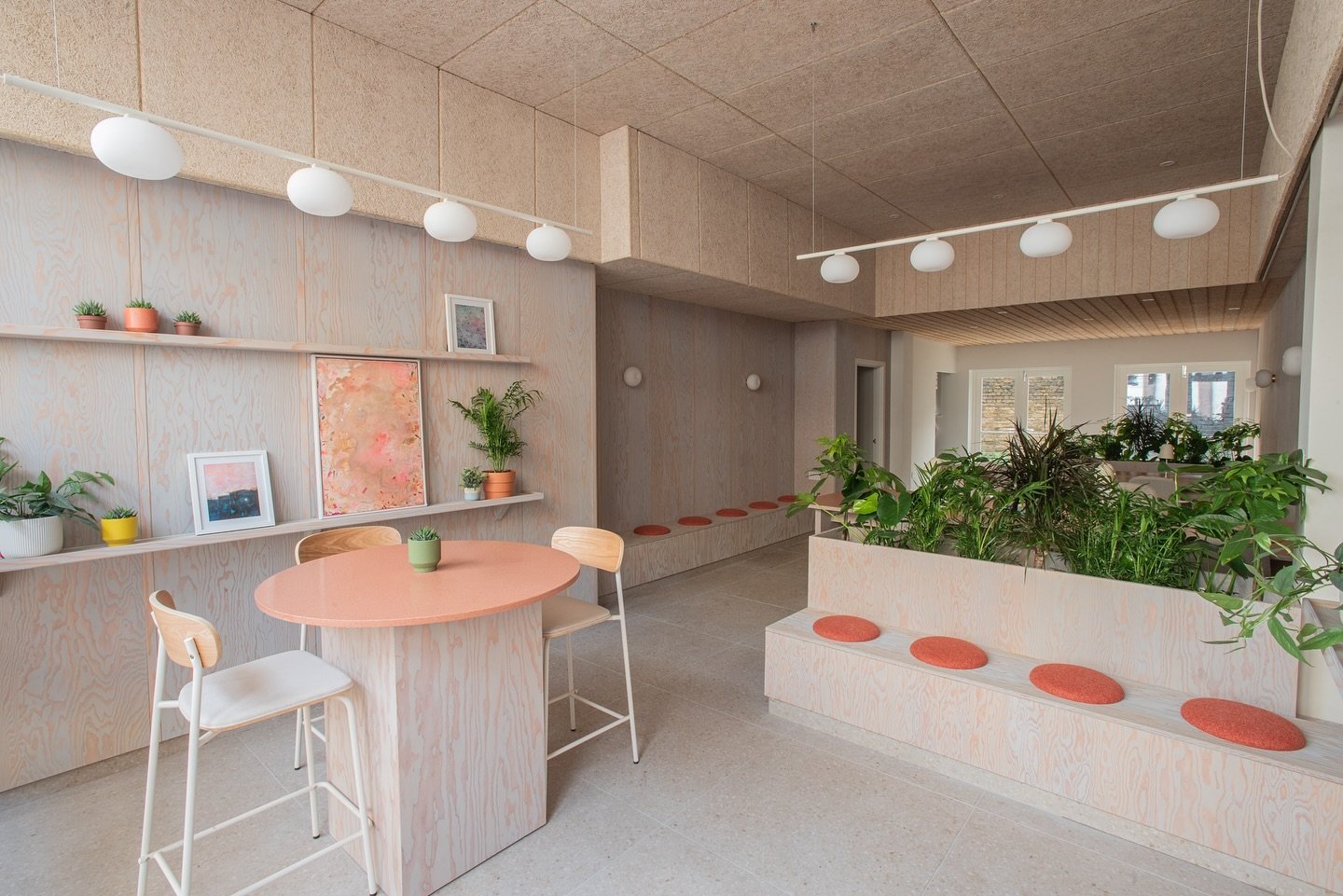 STOW BROTHERS HACKNEY OFFICE DESIGN. The @stowbrothers mission is to make the experience of buying or selling a property as smooth and stress-free as possible, so it was important that the customer meet and greet area felt relaxed. 

@gavincoylestudi