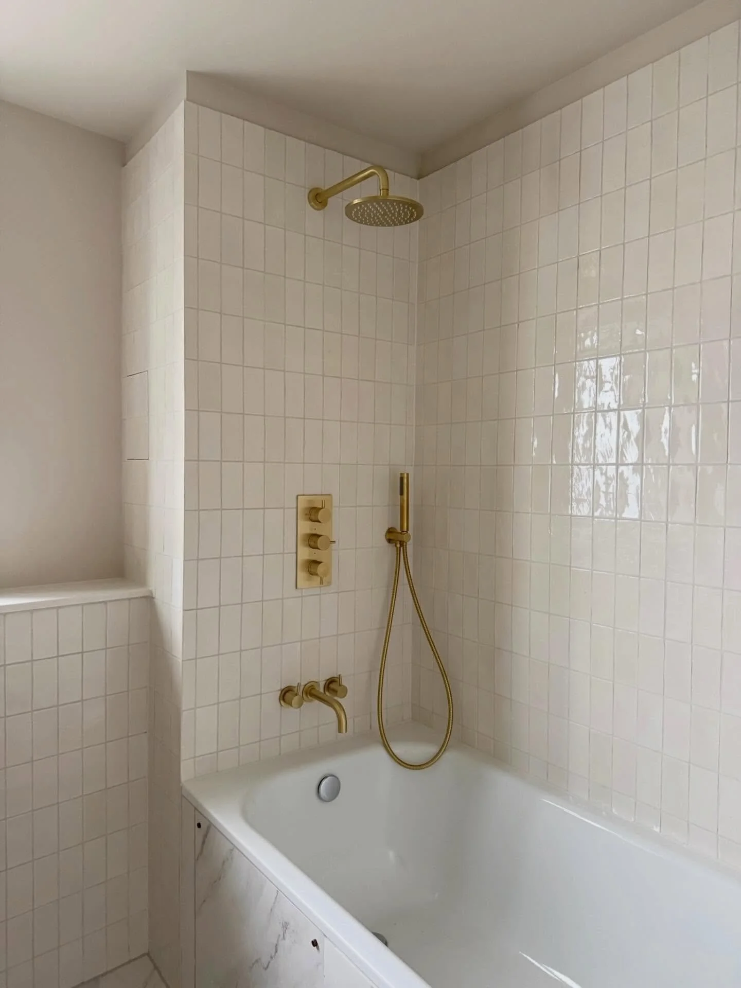 LIFE LATELY 💚 Some of my recent highlights. Hope you&rsquo;ve all had a good start to the year! 

1-3. Site visit to one of my projects for a developer &ndash; it&rsquo;s all coming along nicely! 
4-6 Family time and lots of walking in the Lake Dis