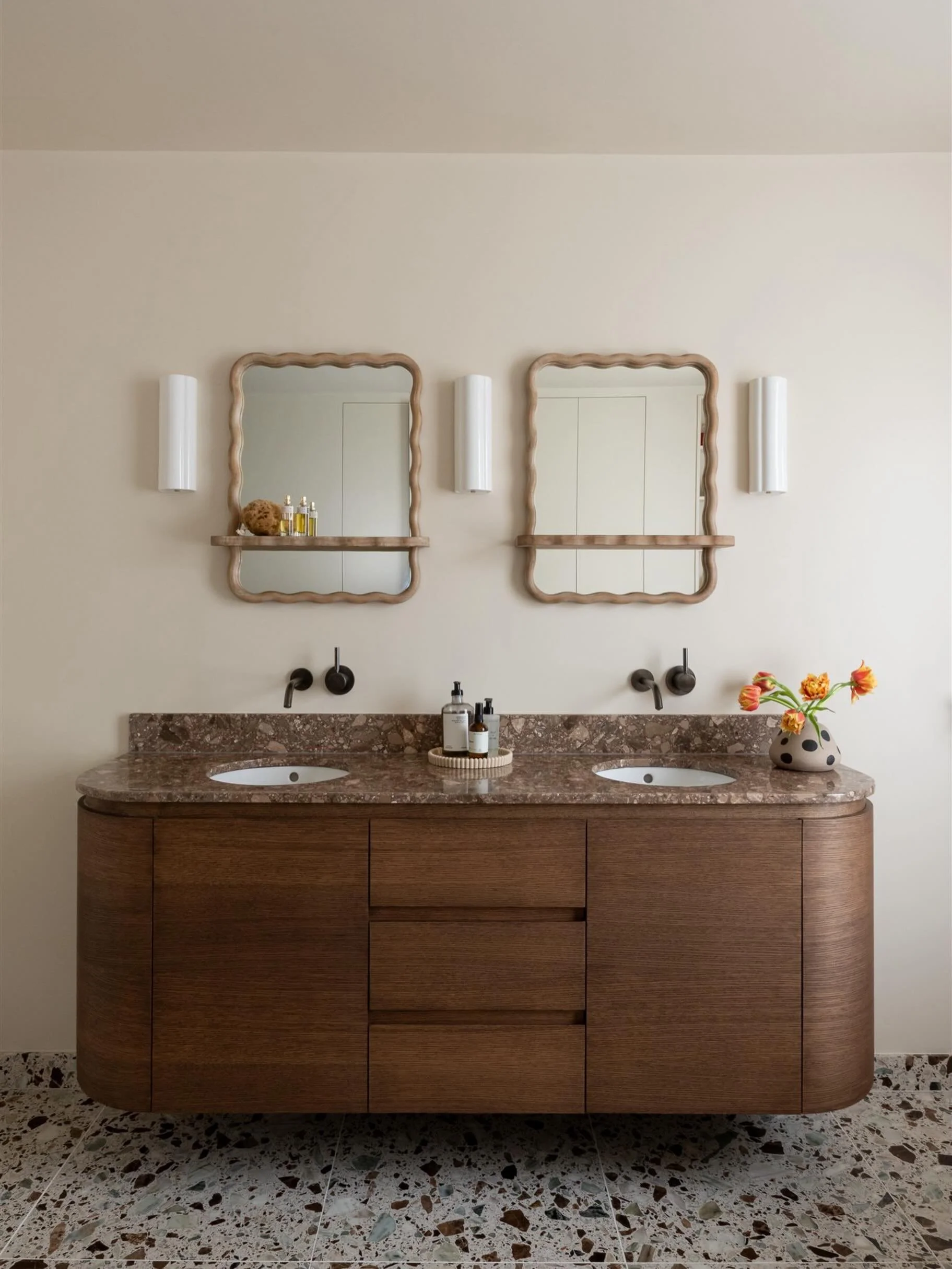 Let&rsquo;s start with the centrepiece of this Stoke Newington bathroom&hellip; this bespoke double vanity 🤎

I designed it in collaboration with John from @puck.london, combining soft curves, rich toned timber and beautifully considered detailing t