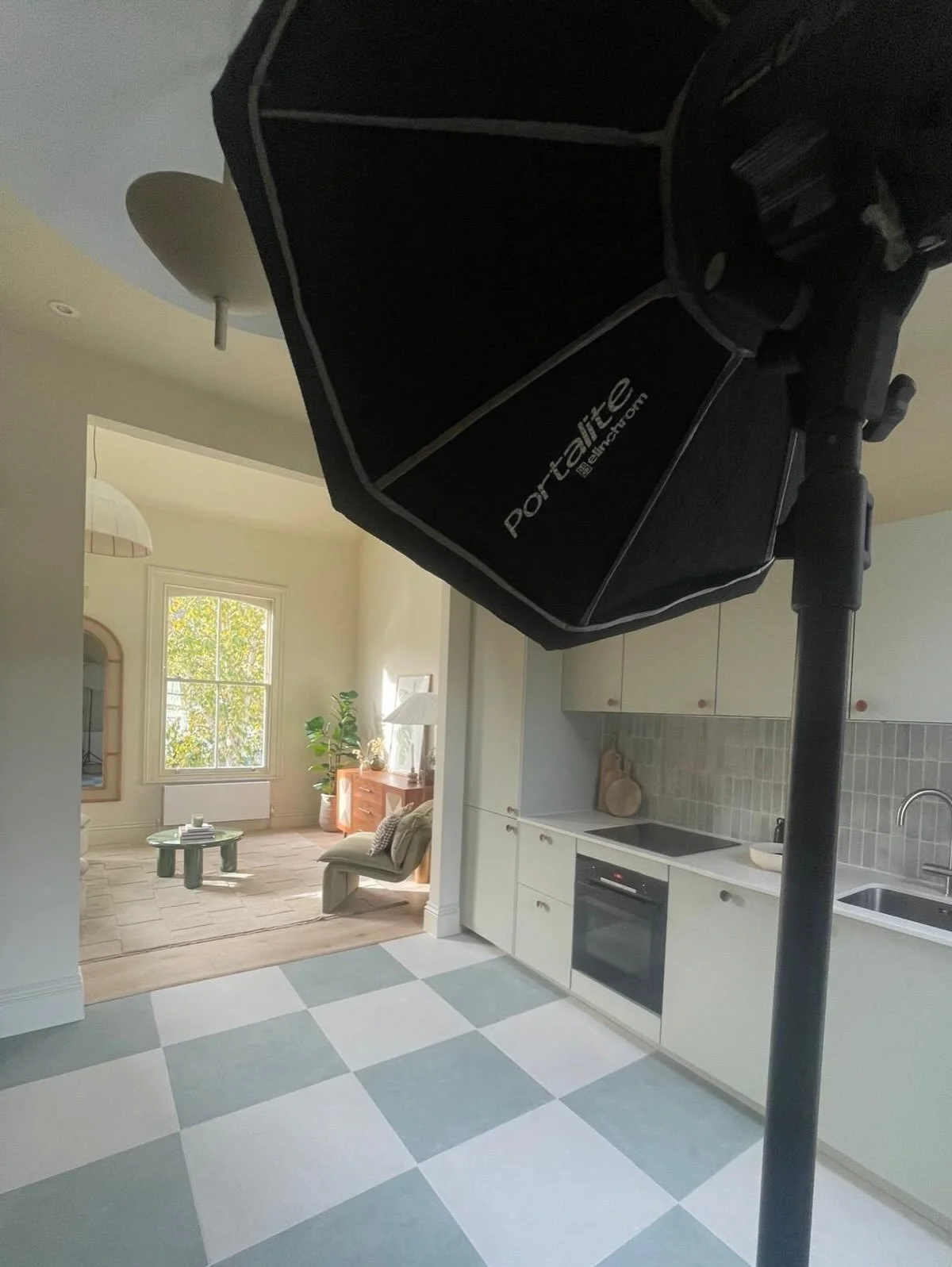 The photos you see are just the final chapter 📸. Before a project ever appears on Instagram, there&rsquo;s a whole day spent moving furniture, styling shelves, adjusting curtains, checking every angle and waiting for the light to be just right.

Pro
