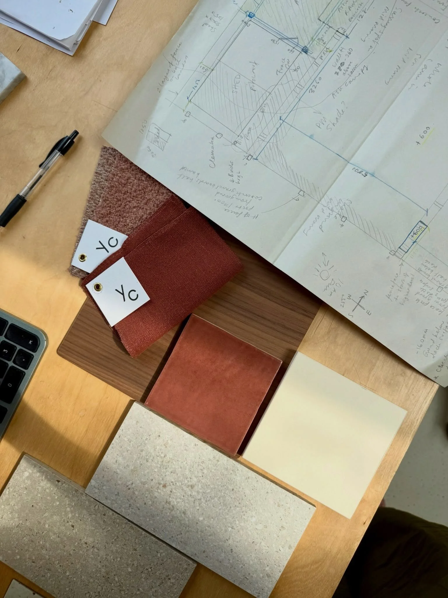 Summer highlights ☀️ A lovely warm, earthy kitchen scheme I&rsquo;ve been working on, alongside @studio_hari_ who will be designing the garden.

Getting together early in a project is so important when you&rsquo;re designing both inside and out. It m