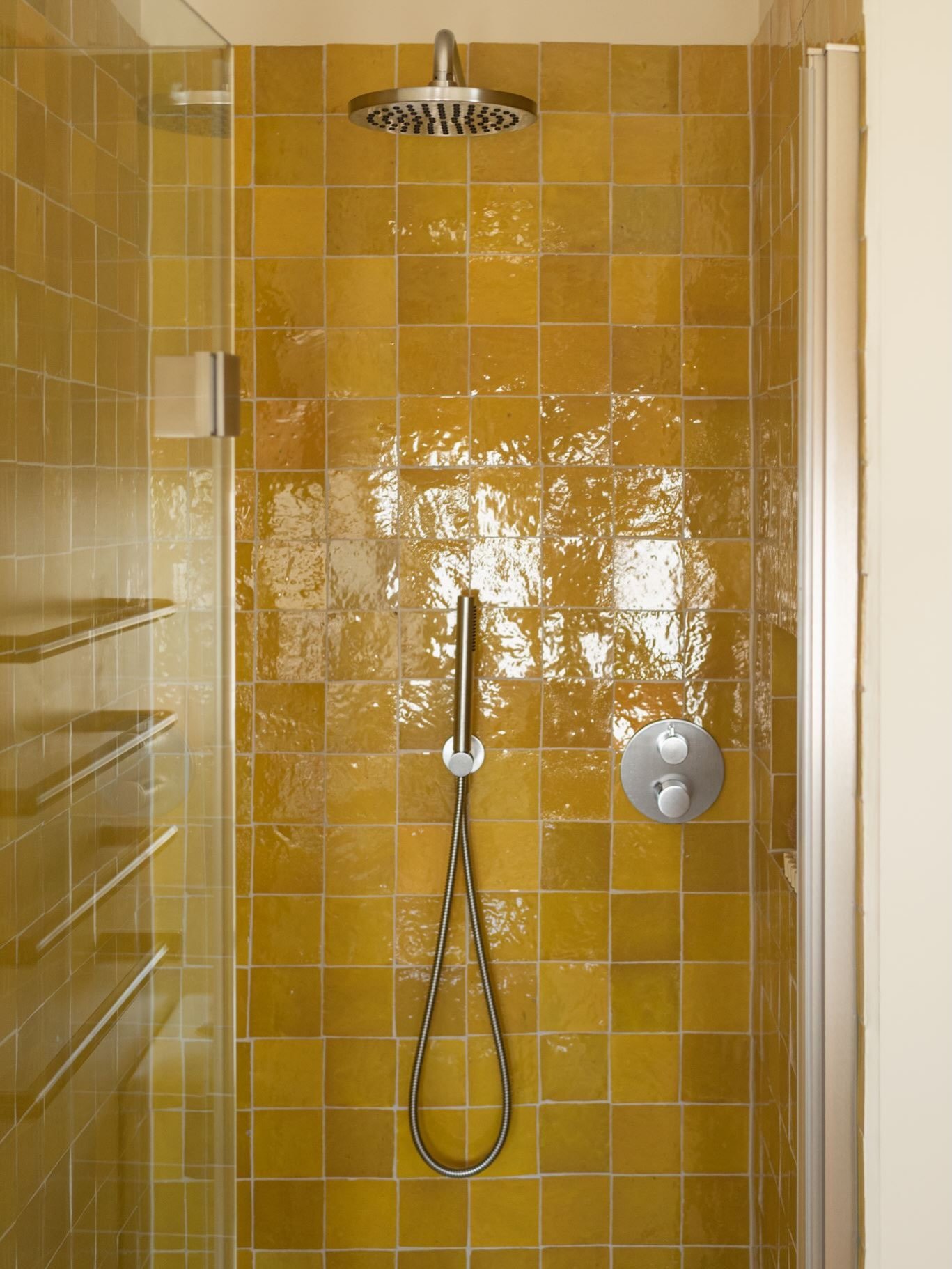 A little bit of sunshine to start your day ☀️ If you love colour but don&rsquo;t want it to overwhelm your bathroom, try concentrating it in one area. 

Here, the glossy yellow Zellige tiles turn the shower into the star of the room, while the rest o