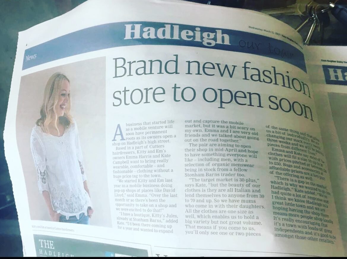 Flash back to five years ago &hellip; moving day today and there&rsquo;s excitement in the air 💗💚
.
.
.
#movingday #smallbusinessgrowing #bringiton #twogirlsthatcan #suffolkboutique #wearemoving #hadleighsuffolk #hadleighhighstreet #kittyandem