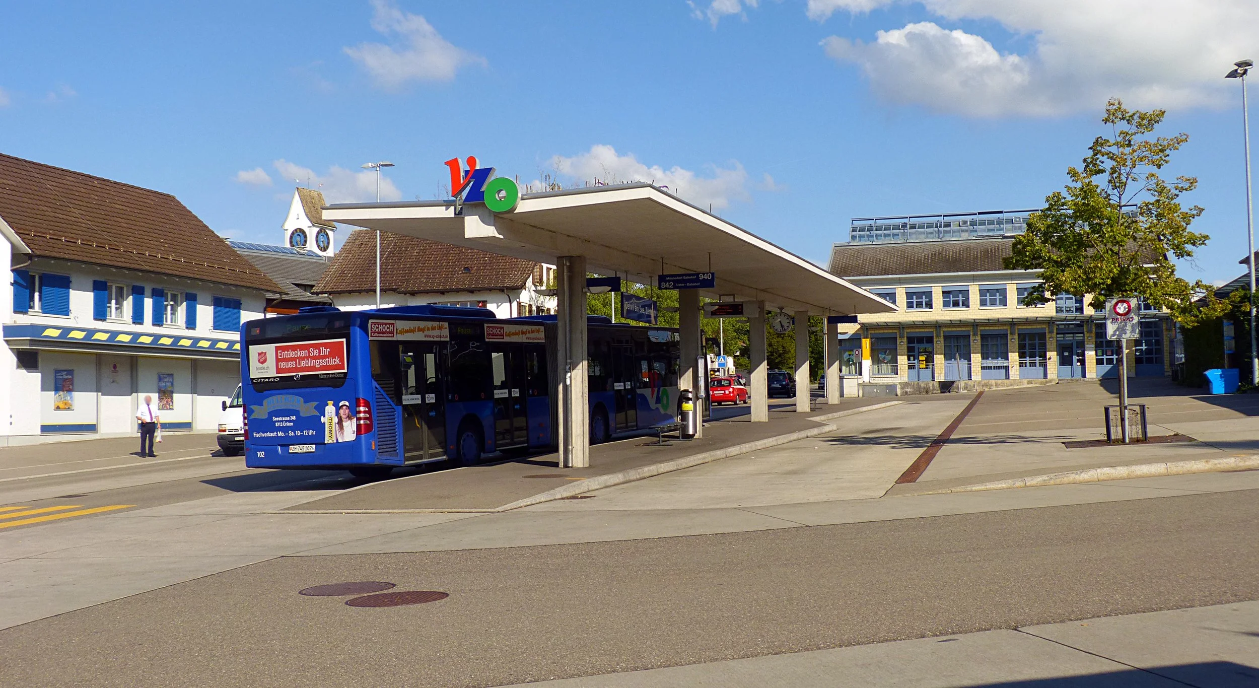 Oetwil_am_See_Busbahnhof.jpg