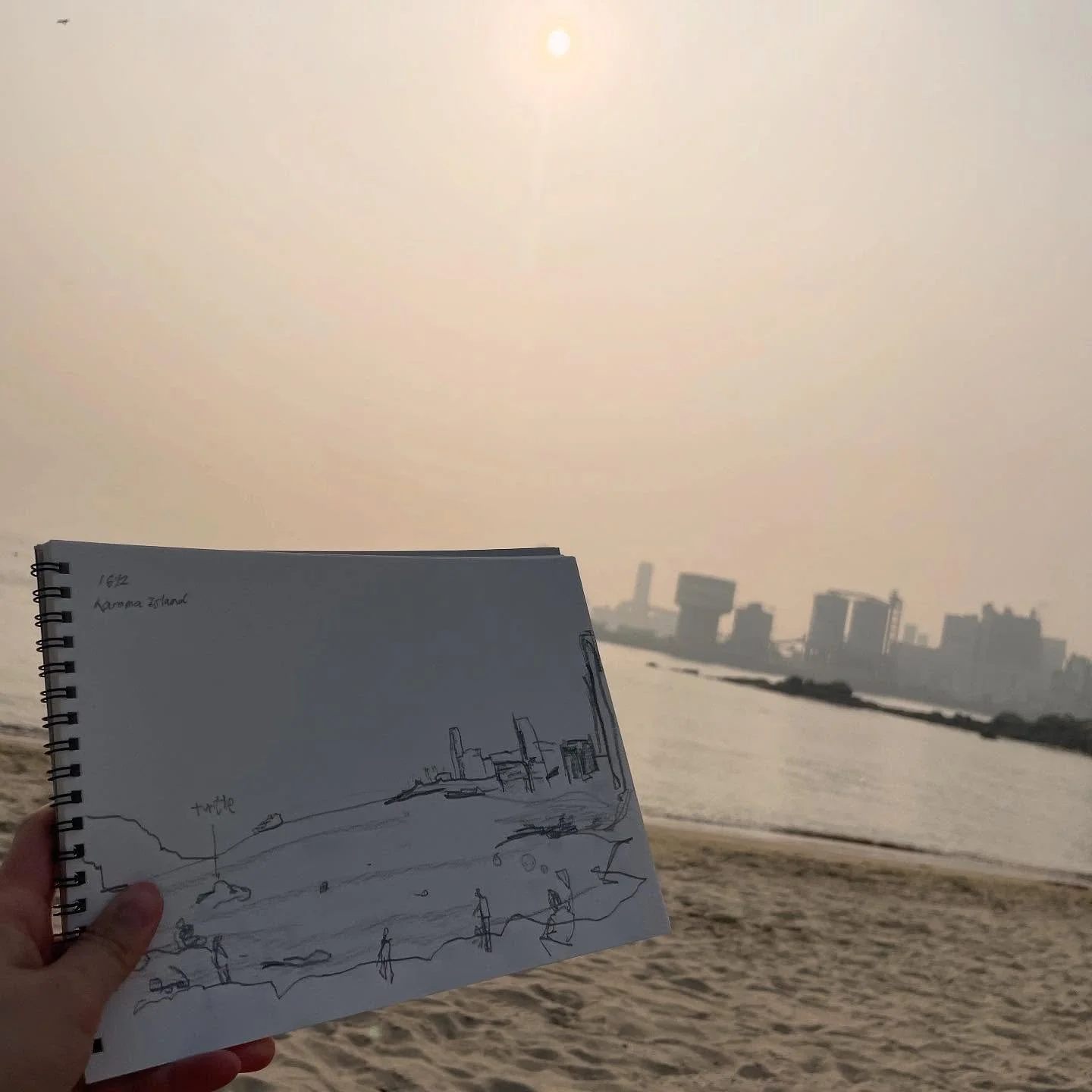 📍Lamma Island, Hong Kong
Sunset on Lamma Island beach, hazy sky, sitting on the sand watching a lovely family blowing bubbles. It feels surreal to be so close to nature, yet have an ominous-looking factory right across the way. Btw, the satay beef n