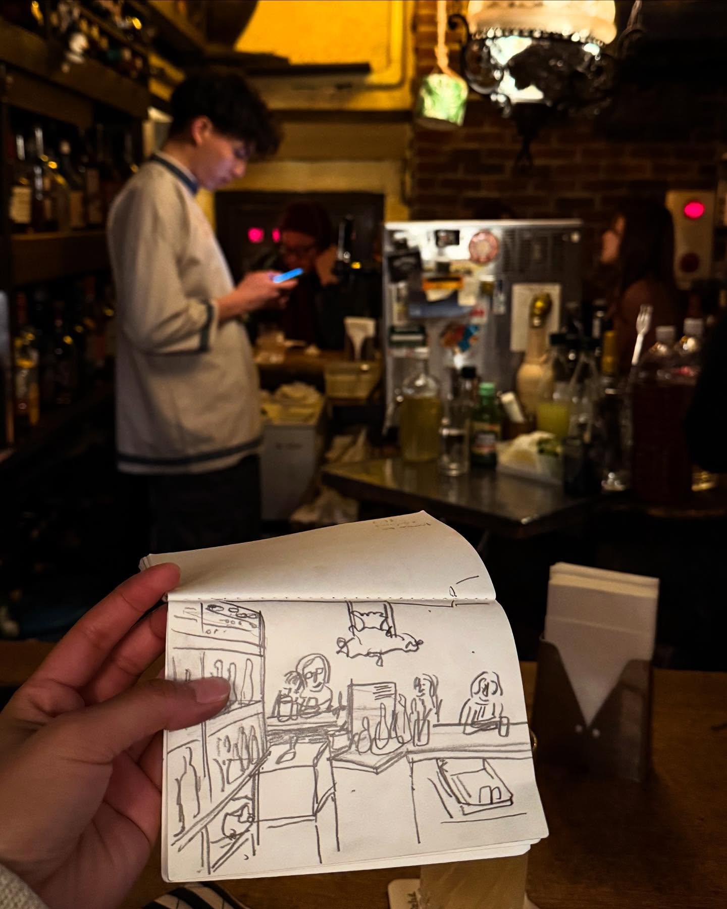 📍Shinjuku, Tokyo
Stumbled on this cute pub in Shinjuku - three floors, low ceilings, absolutely no natural light, and a super friendly bartender chatting away in Japanese. Still, it felt really really cozy. I went to a cool club in Kabukicho with th