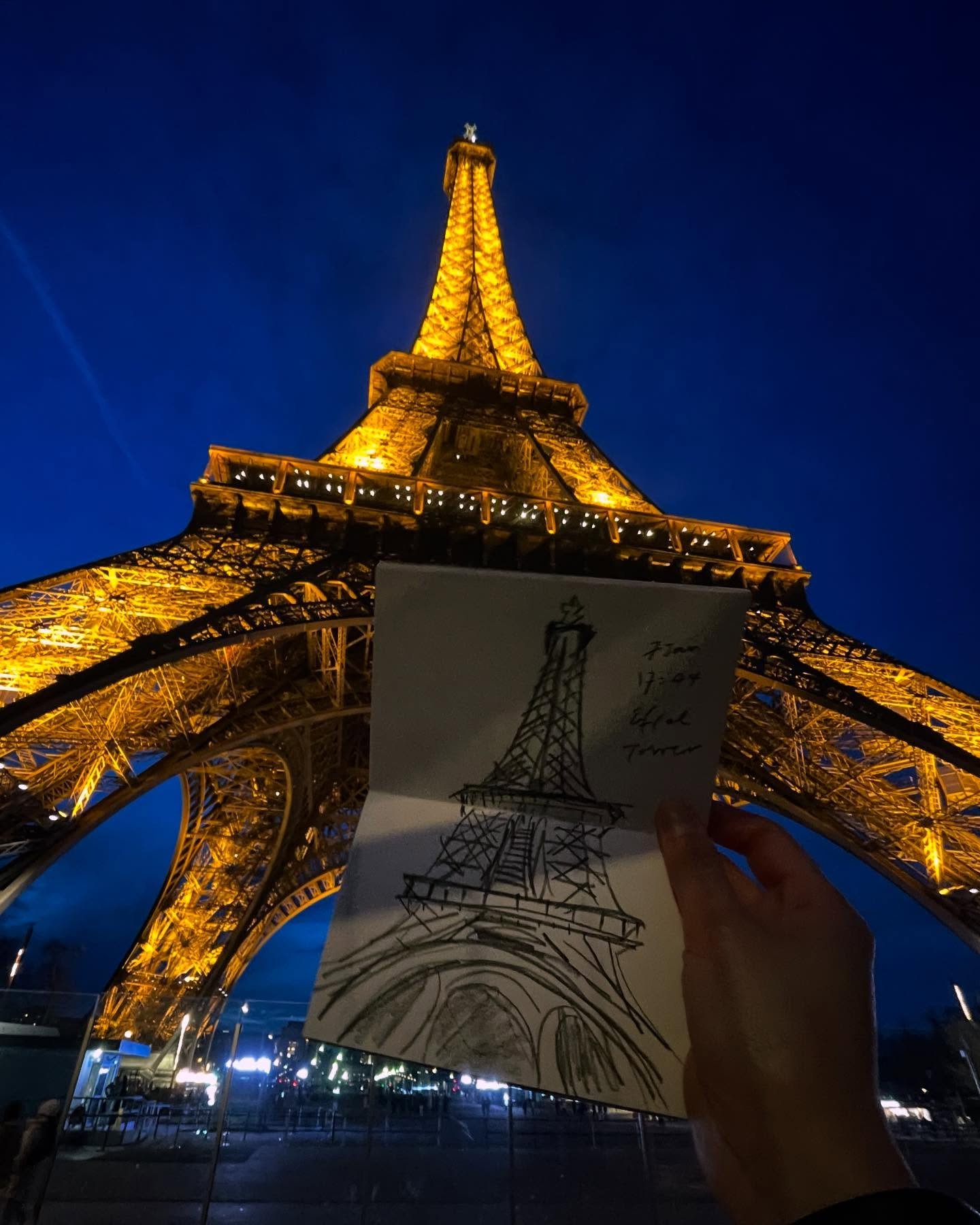📍Eiffel Tower, Paris
The Eiffel Tower looks more dreamy in the rain. It was really cold, did a quick 2-minute sketch, then treated myself to some onion soup and confit de canard.

#sketch #paris #drawing