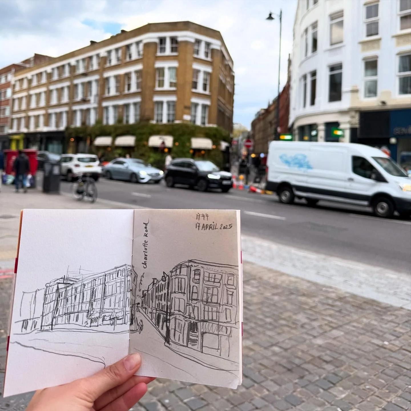 📍Charlotte Road, London
It made my day when some strangers walked by and encouraged me to keep drawing. That little bit of kindness inspired me to make my first post ;]

#sketch #drawing #london