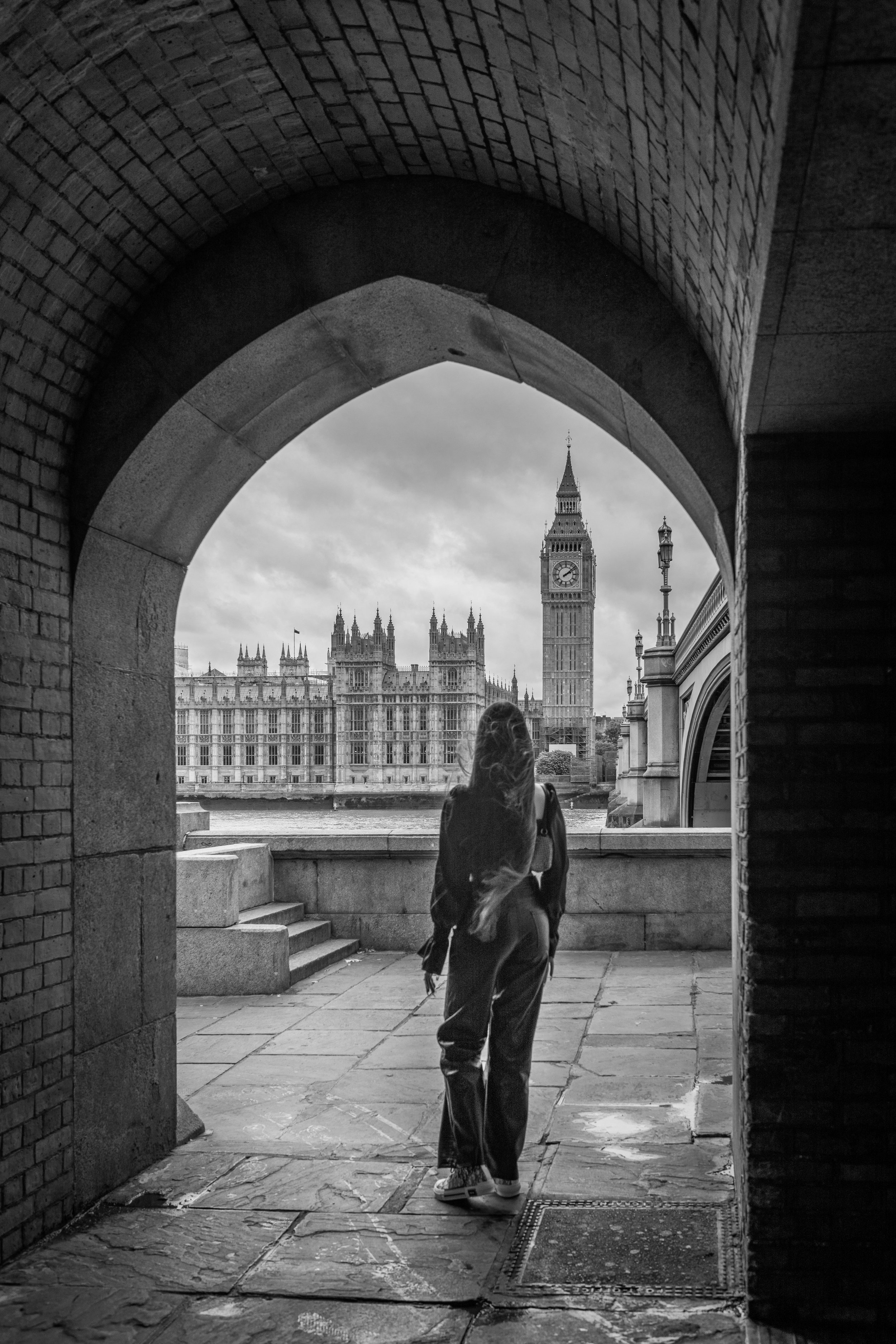 GirlInArchway-London-001.jpg
