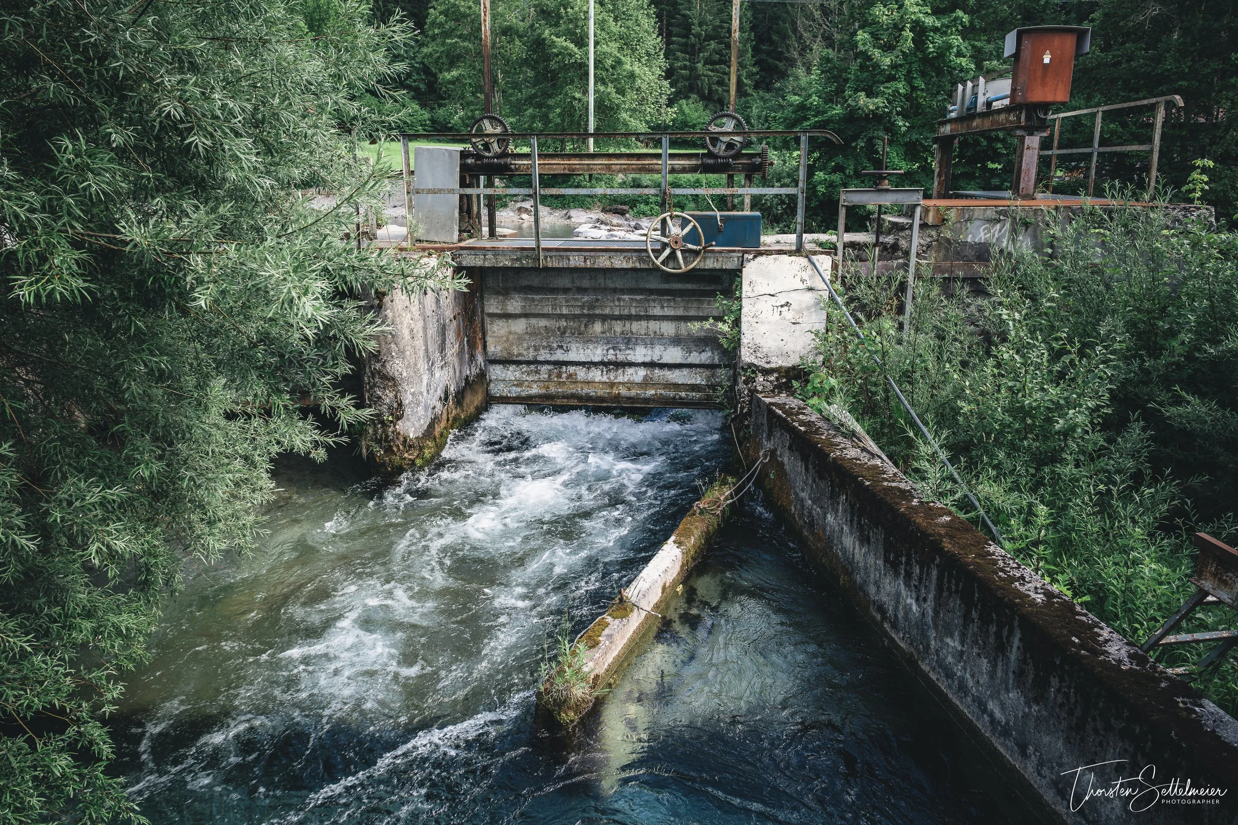 artificially guided water / künstlich geführtes Wasser