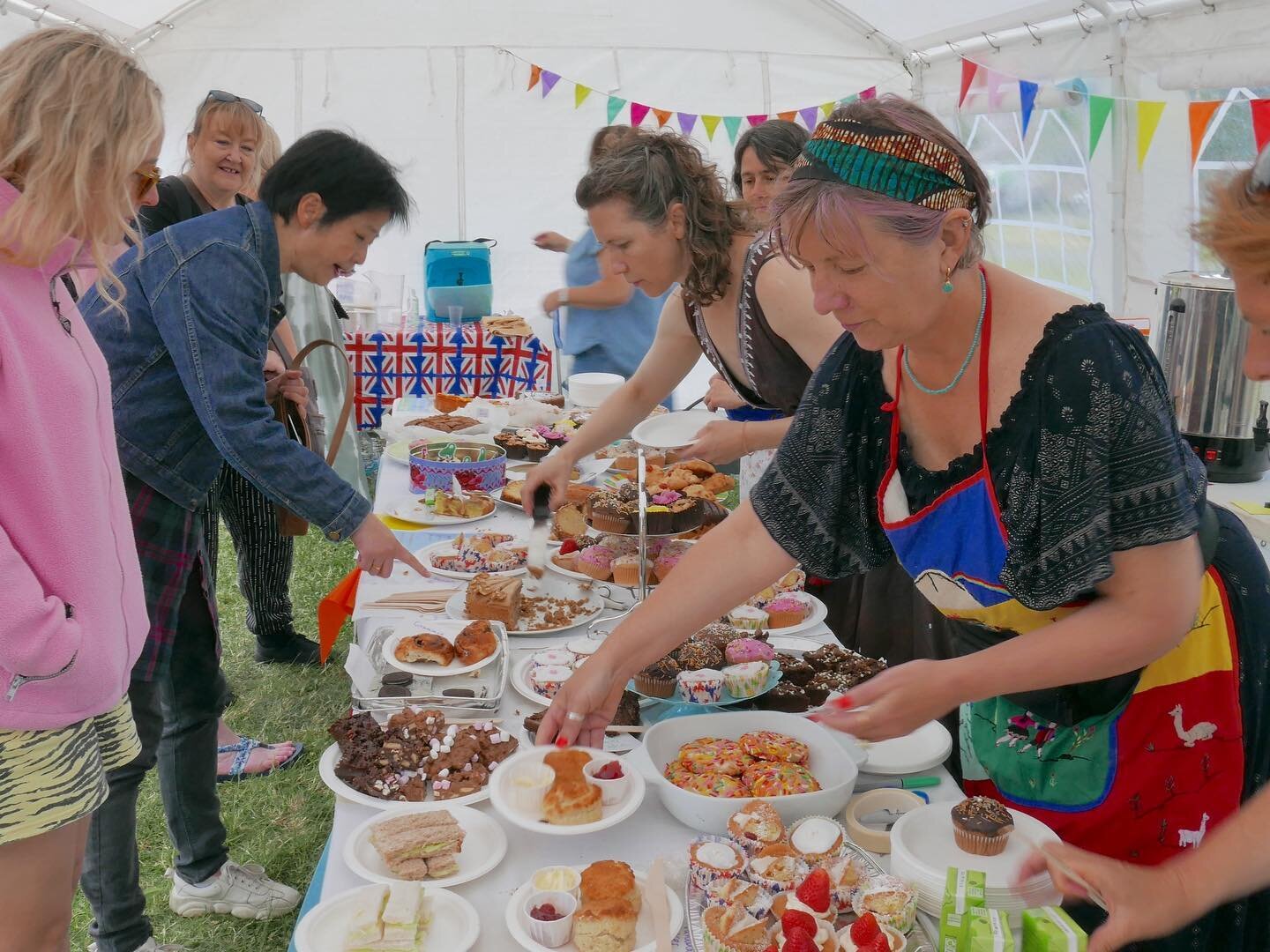 Last year&rsquo;s bake off was space theme 🪐🪐 comment your suggestions for this year!! Sunday 11th June 
#cake #hackney #london #victoriapark #wellstreetcommonfestival #wellstreetcommonfriends #wellstreetmarket #victoriaparkmarket #family #fun #day