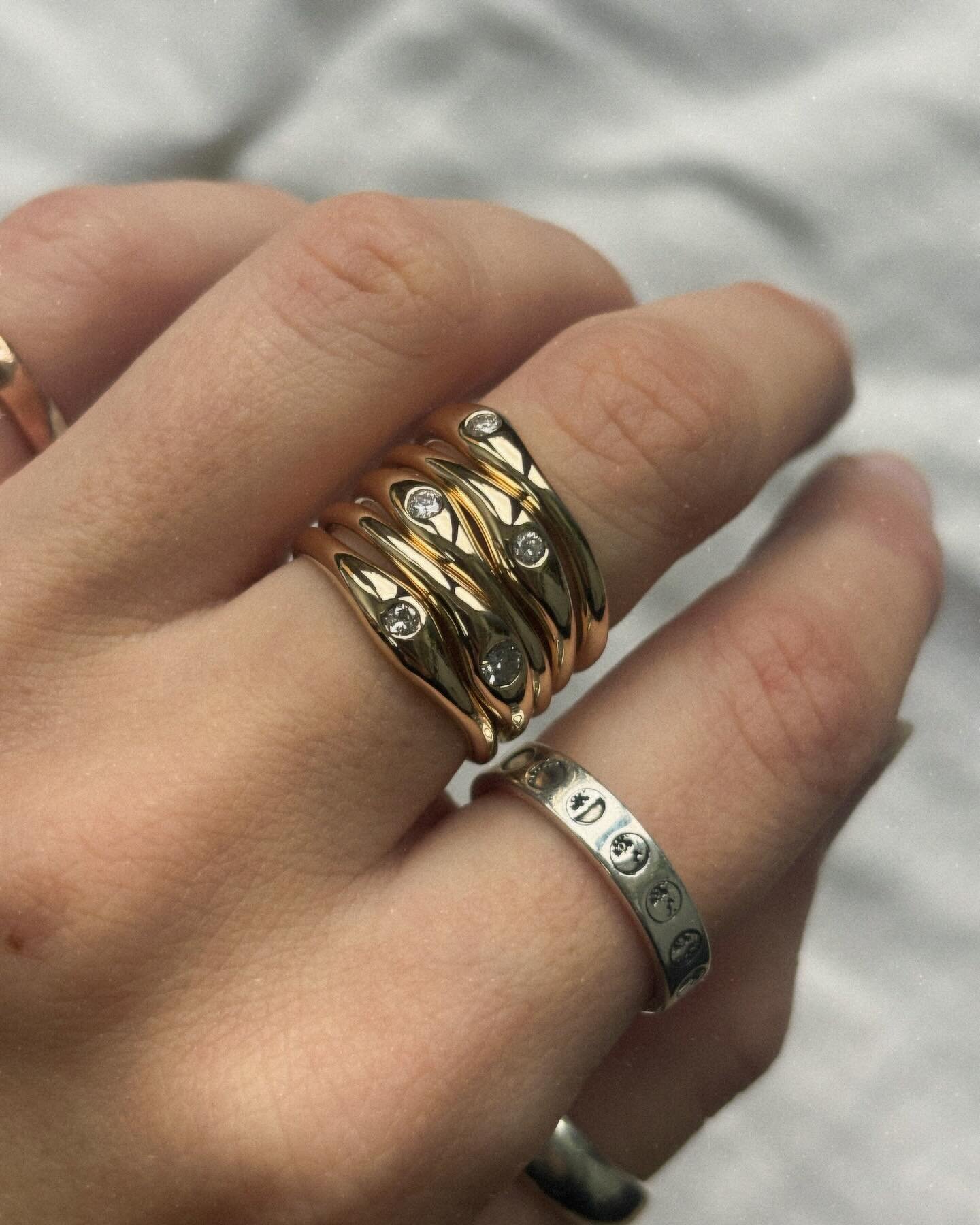 🩵 River rings 🩵 

These rings were hand carved from jewellers wax, and cast into 9k recycled gold. Each one was made for one of my cousins, out of my grandmas gold, for us to wear in memory of her. 
The river rings are set with five beautiful famil