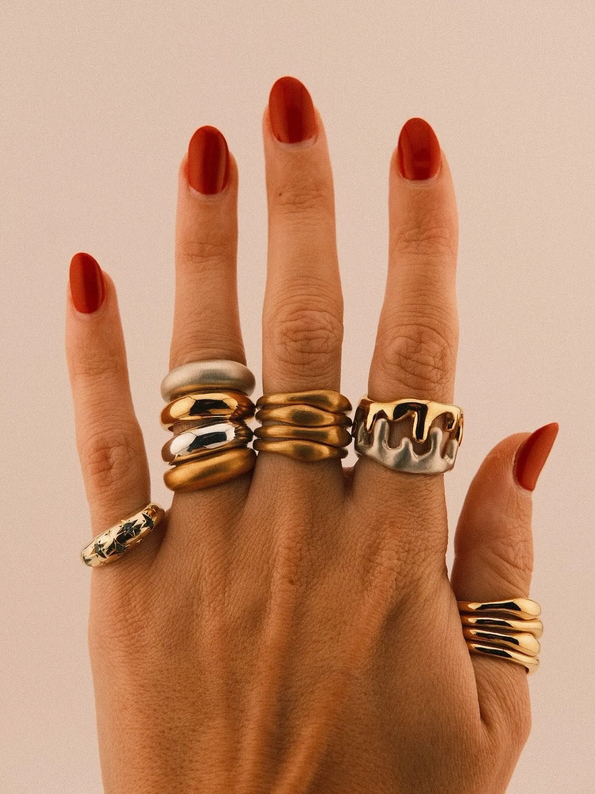 Lunar Tides is here 🌙 🌊

A collection of wearable art to bring you closer to the sea air. New creations like the Stella, Estuary and Cove rings or the Dune and Swell hoops, are all inspired by the waves, the rocks formed by them and the night sky a