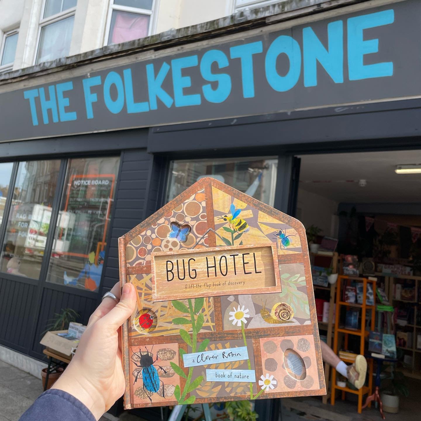 Happy weekend! ☀️🌱🌼 

We have some new nature themed board books for you and your families to enjoy as we embrace the spring season! Come on down to #Folkestone 💚 🌊 ✨