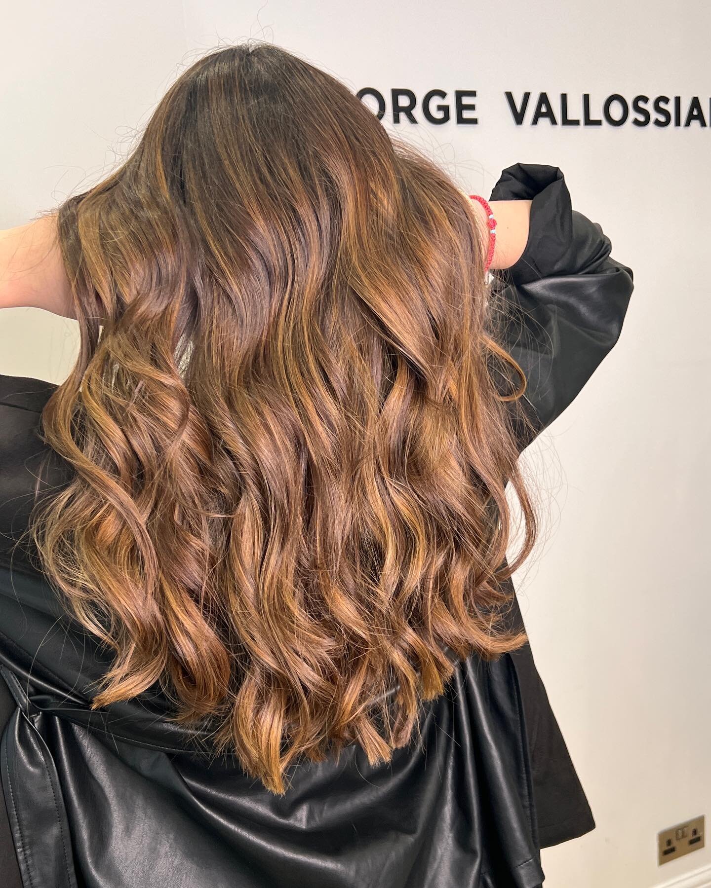 #layeredhaircut #londonbalayage #balayagelondon #londonhair #londonbalayagespecialist #londonhairstylist  #londonhairstylists #londonhaircolourist #balayagefeatured #balayagefeautured #bronde #hairreels #hairreel #londonhairdresser #londonhairsalon #