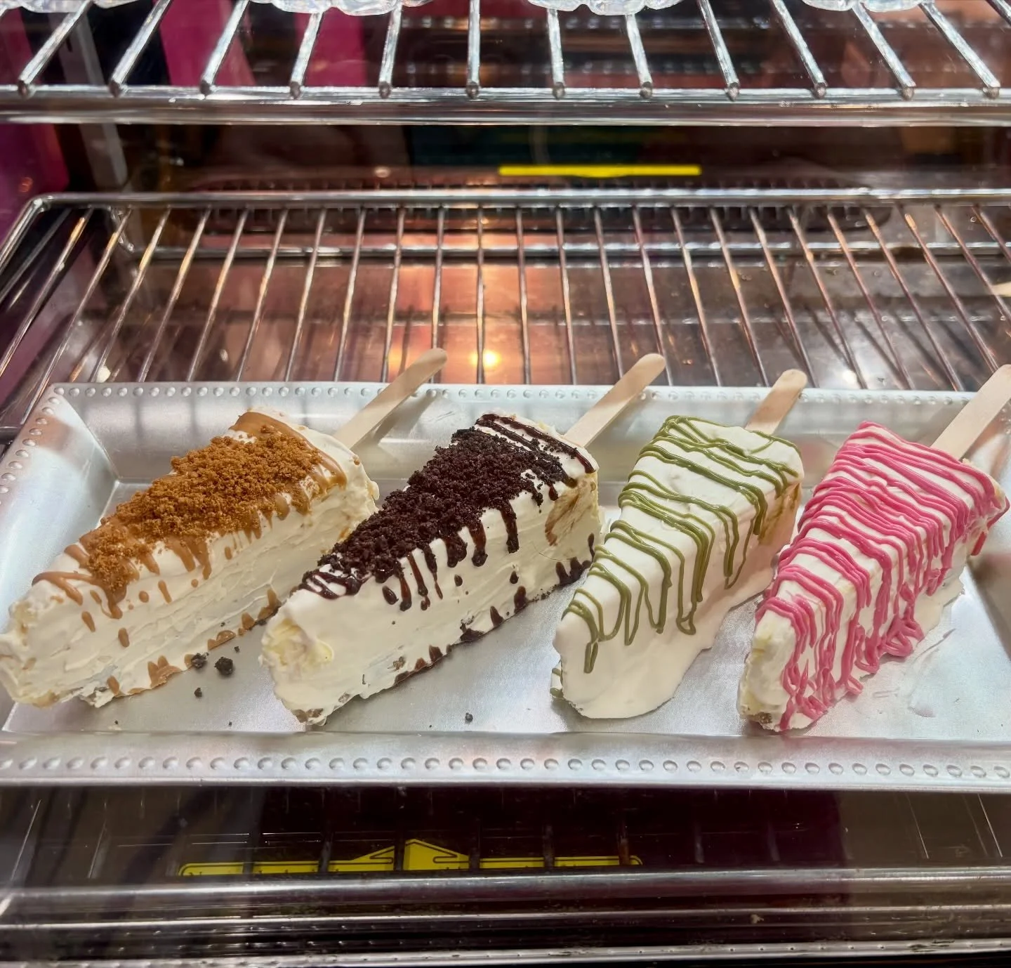 🍫Chocolate covered cheesecake on a stick because we believe dessert should be portable AND dramatic 💕only at @mooncrustcafeofficial &mdash; come enjoy these delightful treats with us! #foodieoflouisville #louisvillefoodie