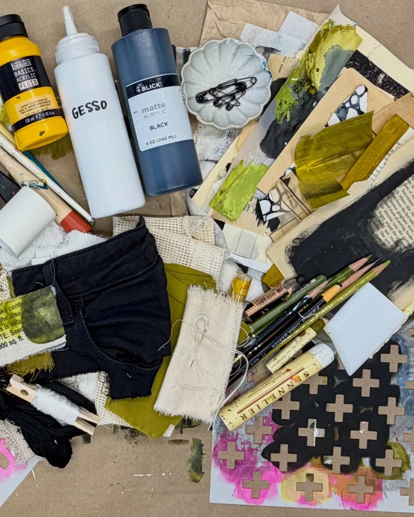 I&rsquo;m excited to announce that I&rsquo;m one of the teachers for the upcoming collage makers summit! I&rsquo;ve been itching to talk about my project and what I&rsquo;ll be teaching 😍 for now, you can get a glimpse at the supplies I&rsquo;ll be 