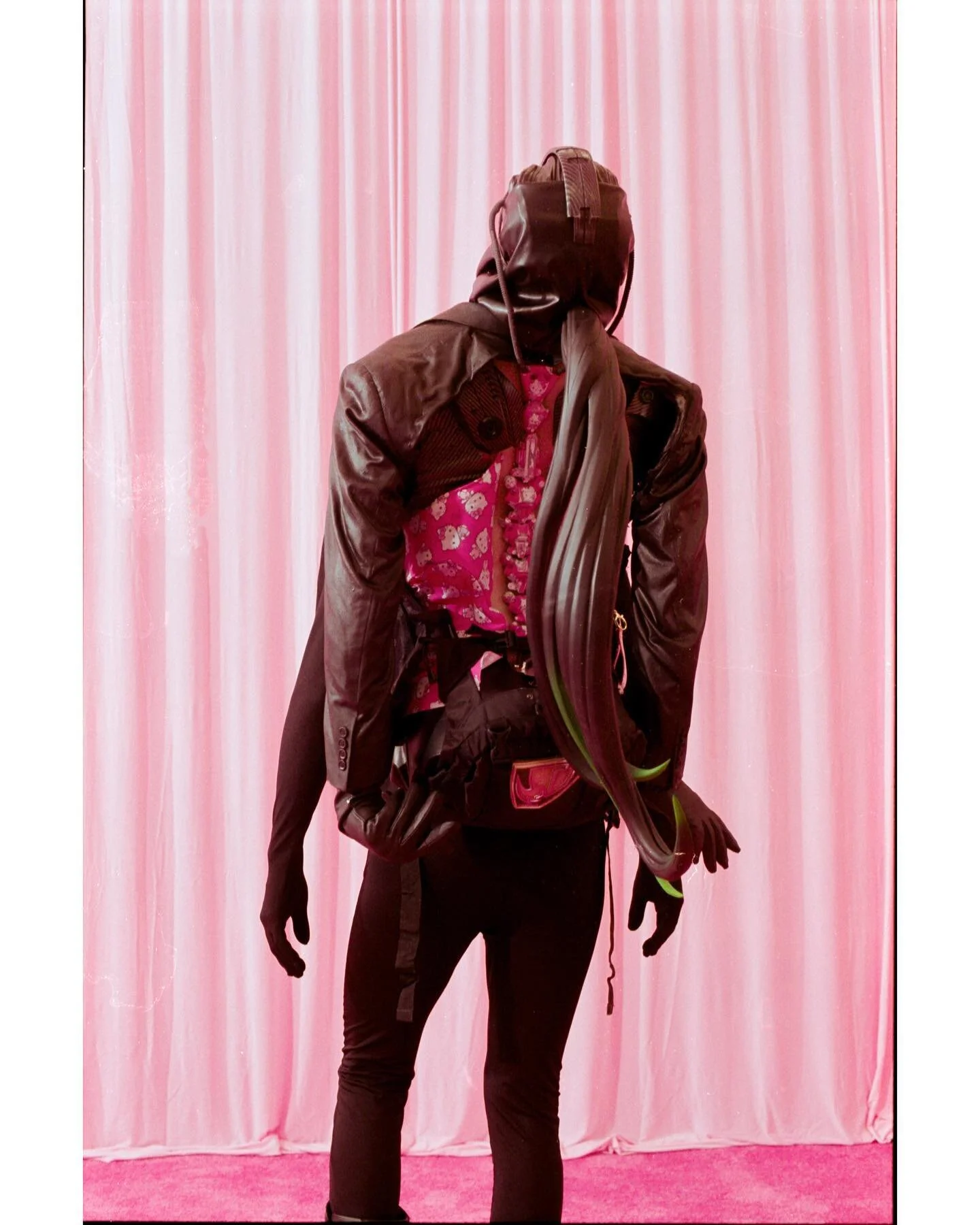 @taylorashbyhawkins BTS @no_place_gallery 

A beautiful exhibition with @calebyono &mdash;a must see exhibition for the year. Thanks to @chill_p.o.v Taylor and Caleb for an opportunity to spend an evening together. 🌺