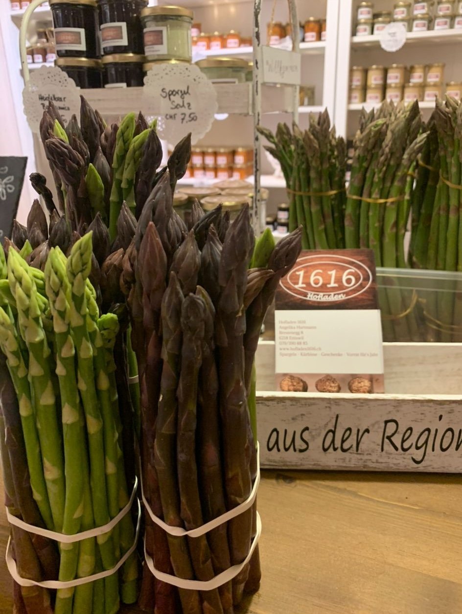 Jetzt frisch vom Feld: Unsere Spargeln + Rezeptidee