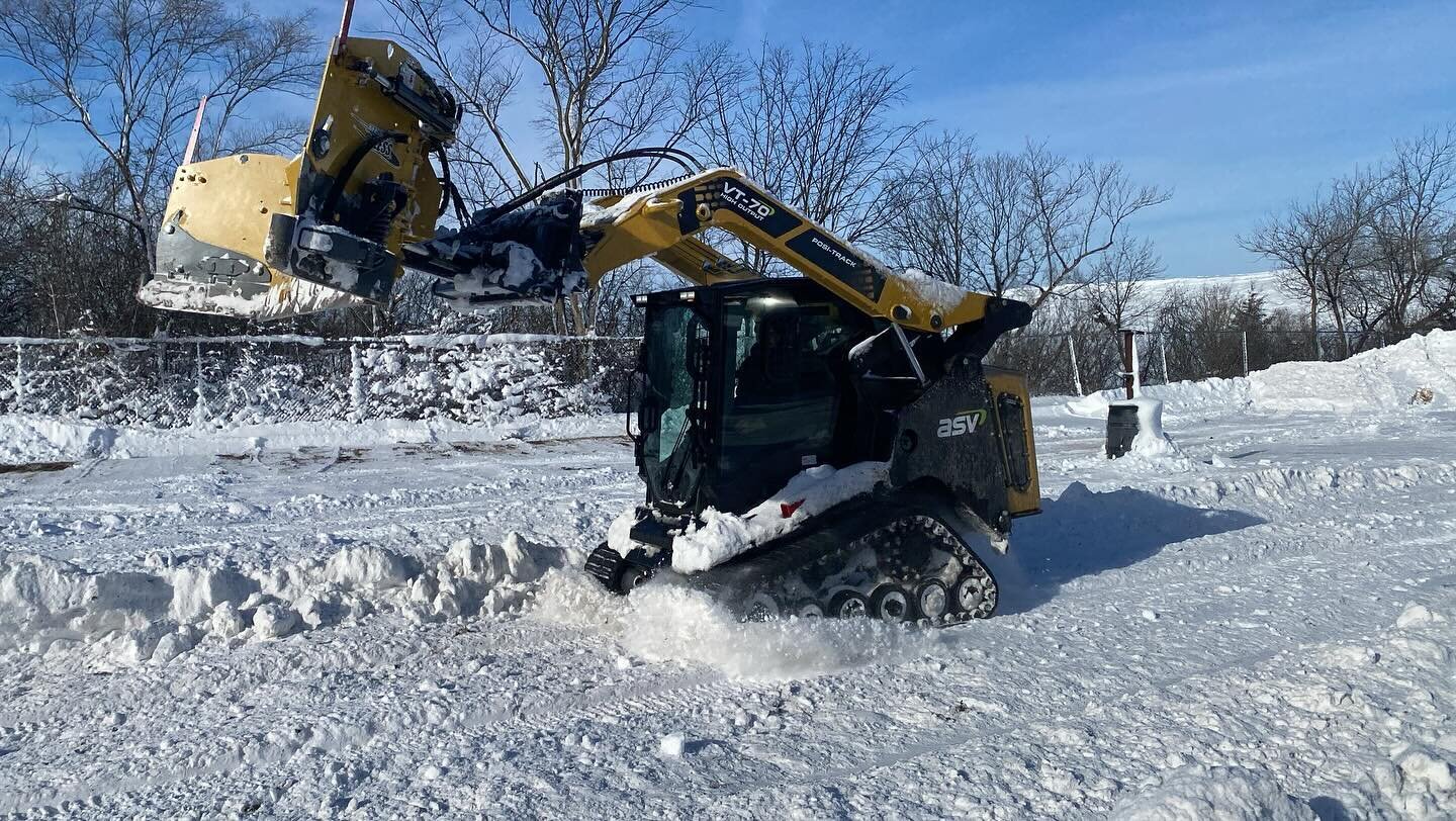 Plowing snow this last week! Fun machine! #asv #vt70
#metalpless #liveedge #snow #winter #wisconsinwinter #walworthcounty