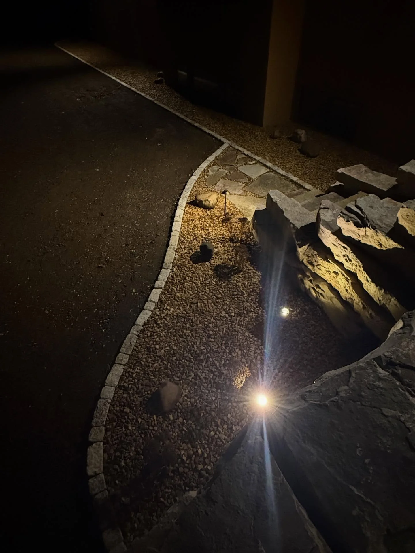 Natural stone pavers, edgers and walls, for a amazing outdoor living area. #naturalstone #pavers #cobblestones #firepit #retainingwall