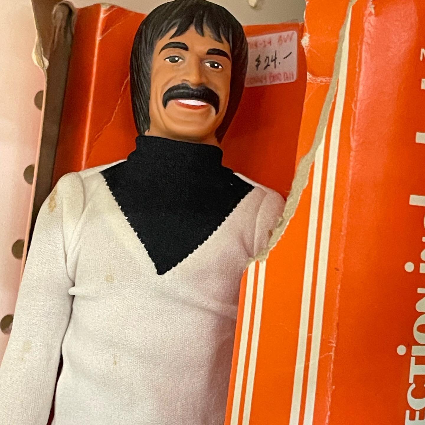 Weekend antique store photo dump 💥🤘

#retro #love #antiques #shopping #beauty #old #vintageisbetter #instagood #style #traditional #starwars #cannonballrun2 #vhs #diecastcars #sonnyandcher
