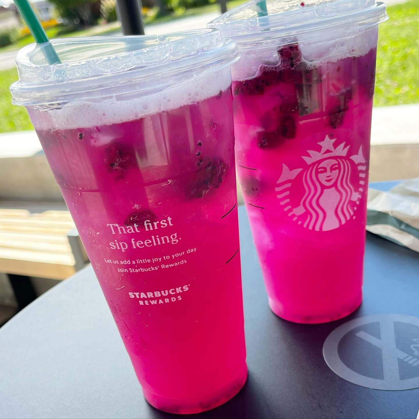 Holding on to Summer ⛱

#summer #sun #weather #summertime #hot #sunshine #sunny #wisconsin #starbucks #dragonfruitlemonade