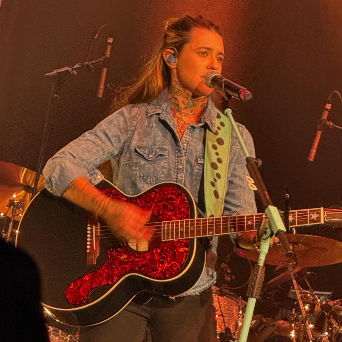 Friday night vibes with @morganwademusic live in Madison. 🤘❤️

#music #livemusic #concert #concertphoto #morganwade #wilderdays #obsessedtour #thesylvee