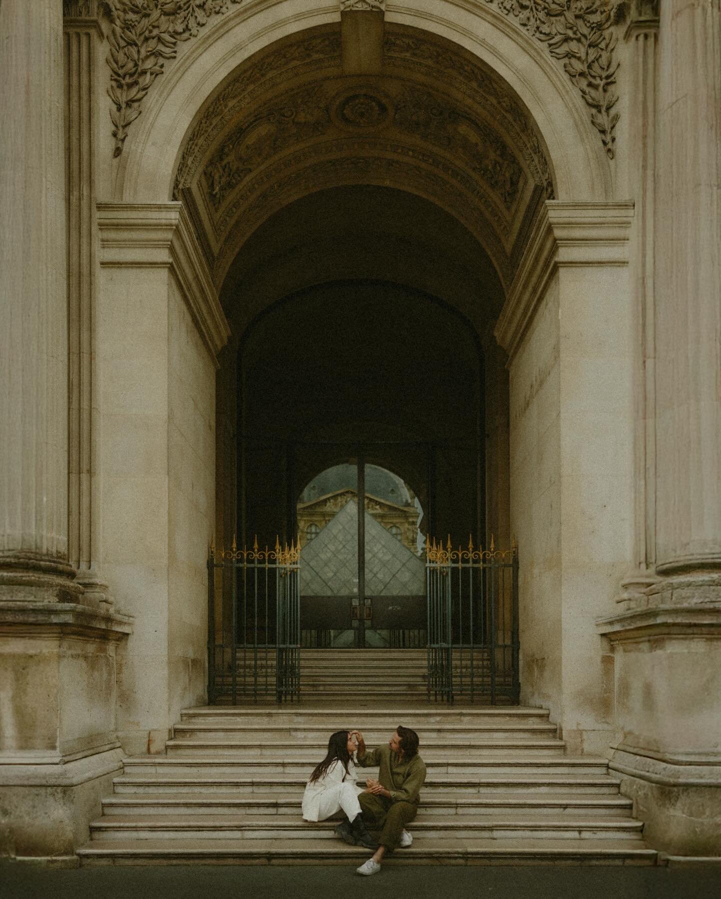 How incredibly good it feels to be the one in love in these photos 

Thank you endlessly to my sweet photo sisters, @ellanoraphoto, @al_aur &amp; @kellymour__ for sharing this morning at the Lourve with us