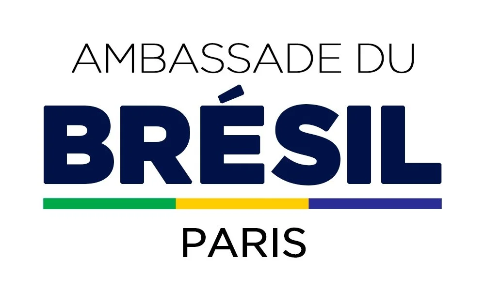 Logo Ambassade Paris1-branco-curto.jpg
