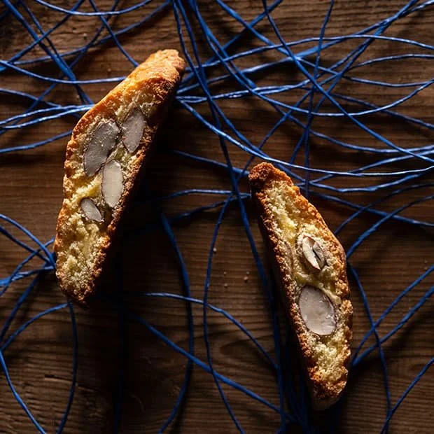 Prato biscuits with Almonds