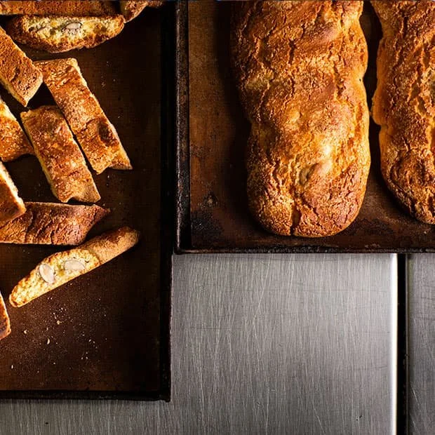 Prato biscuits with Almonds