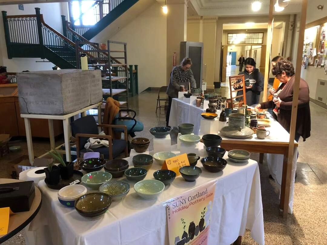 Awesome display! Another day of the Holiday pottery sale is tomorrow from 10-3pm at SUNY Cortland in Old Main🎁❄️🎁 Check out the new arrivals!

Photo by Pr. @Scott Stull

#SUNYCortlandpotterysale #sunycortland #ceramicsofinstagram #potterylove