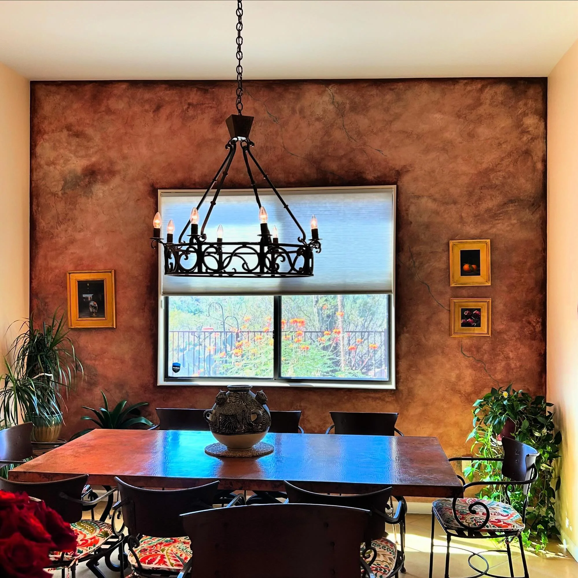 I got to see the wall I painted for Judy&rsquo;s dining room, styled with plants, art and the copper table put back into place. 😍 WOW, I really love how the objects play with the warmth of the wall. This is definitely a space I would enjoy chillin w