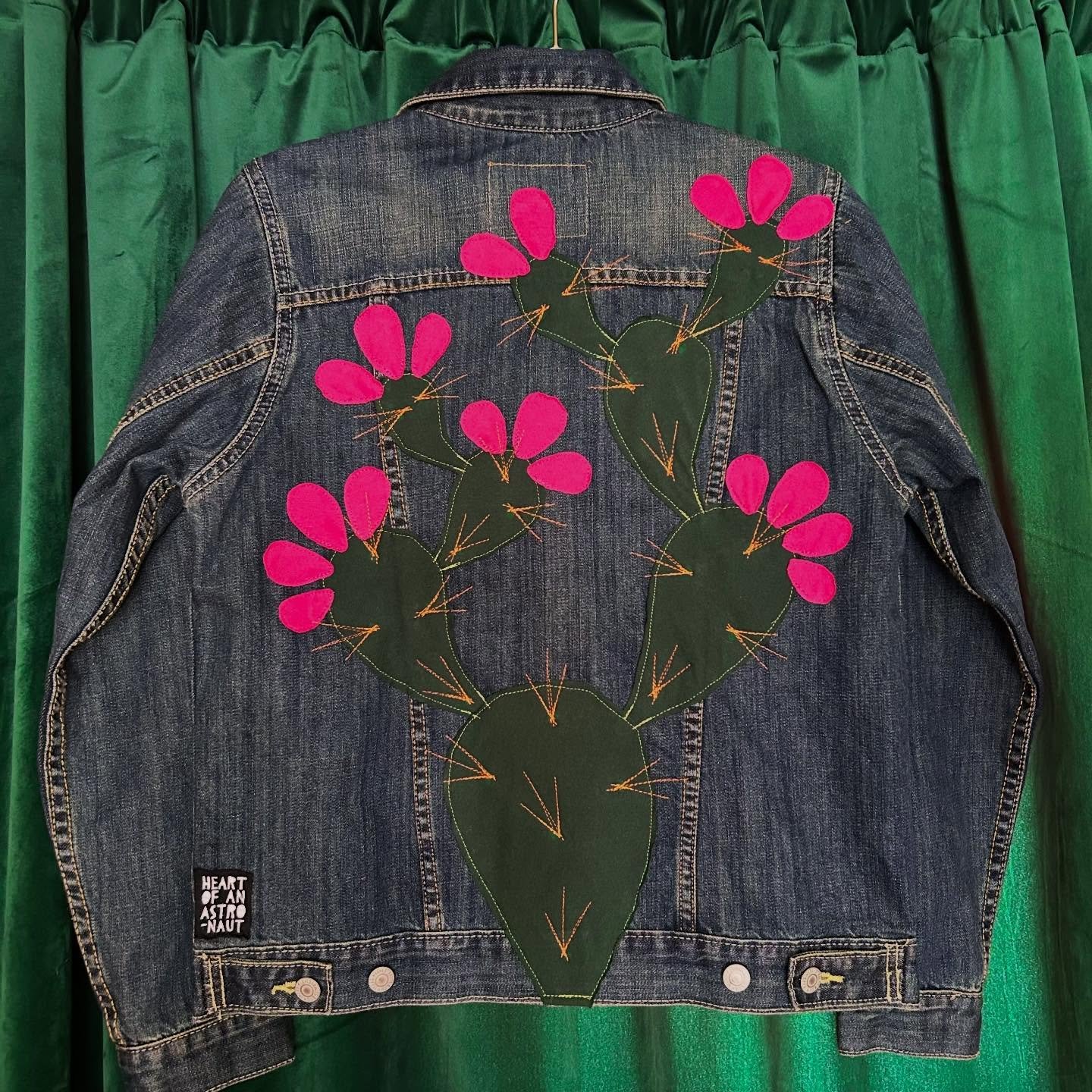 I have been blessed by the thrifting gods recently. Get ready for some really great upcycled garments to roll out this week. 🥳 Here we have a LEVI&rsquo;S women&rsquo;s Large that I just pricklified. $179 Kinda small for a large, in my opinion. Meas