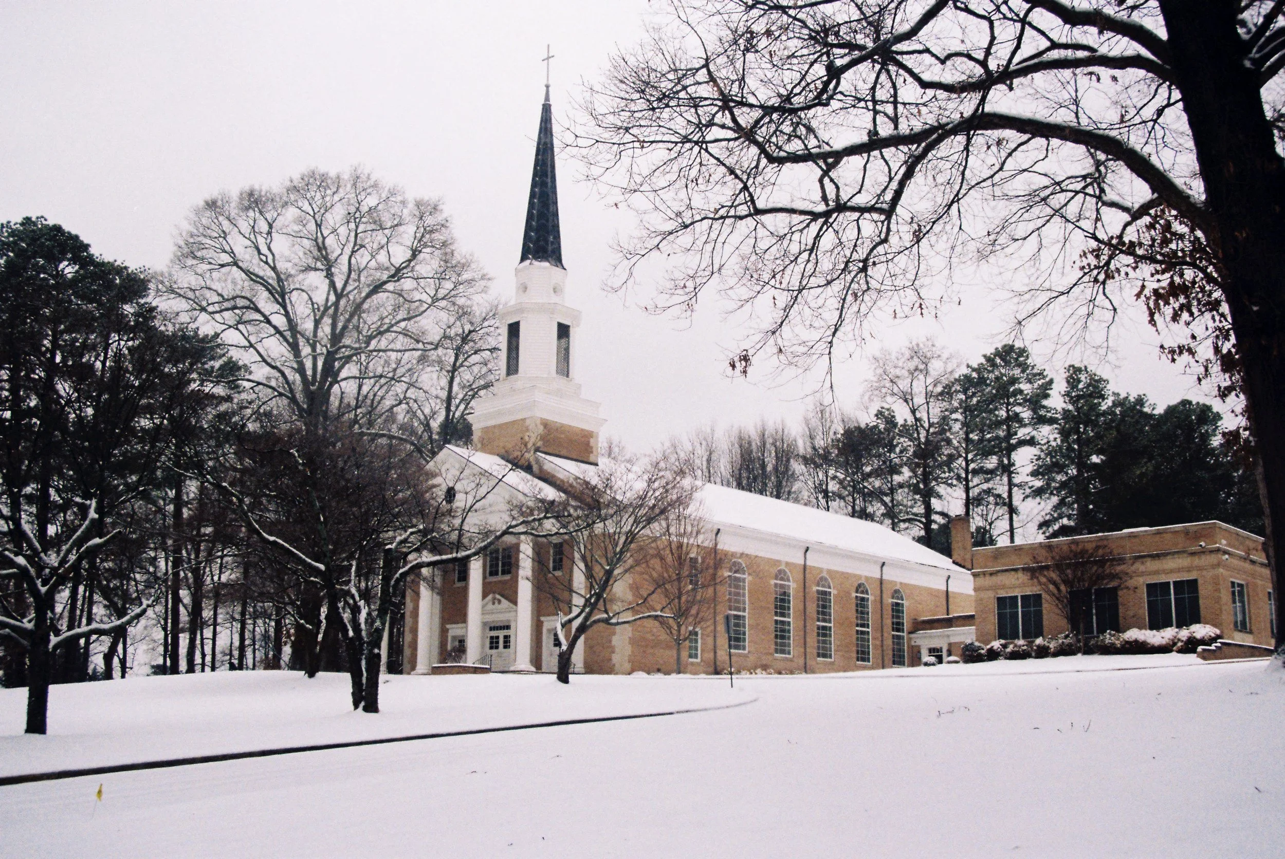 An image of a snowy church.