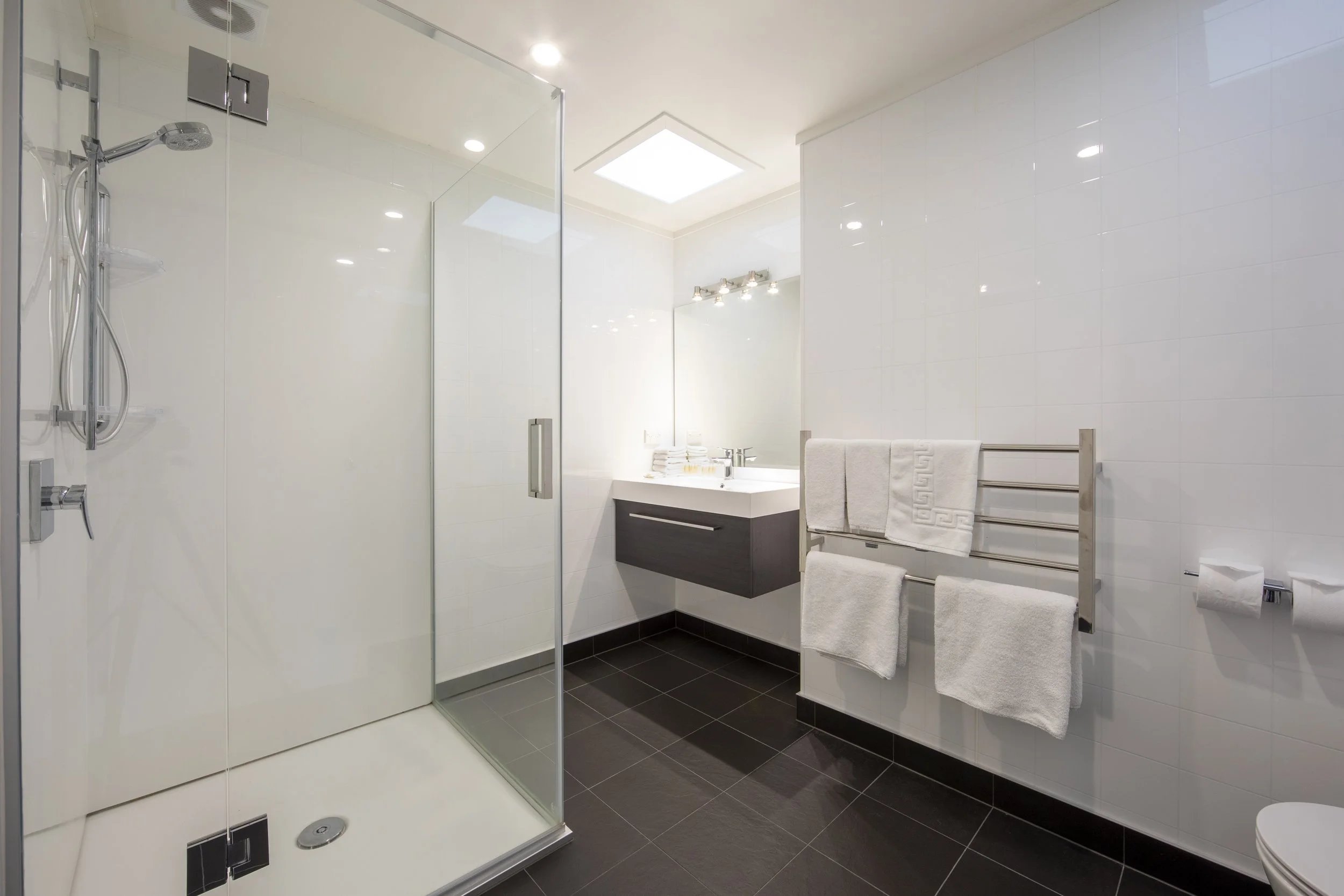 One Bedroom Suite - Ensuite bathroom