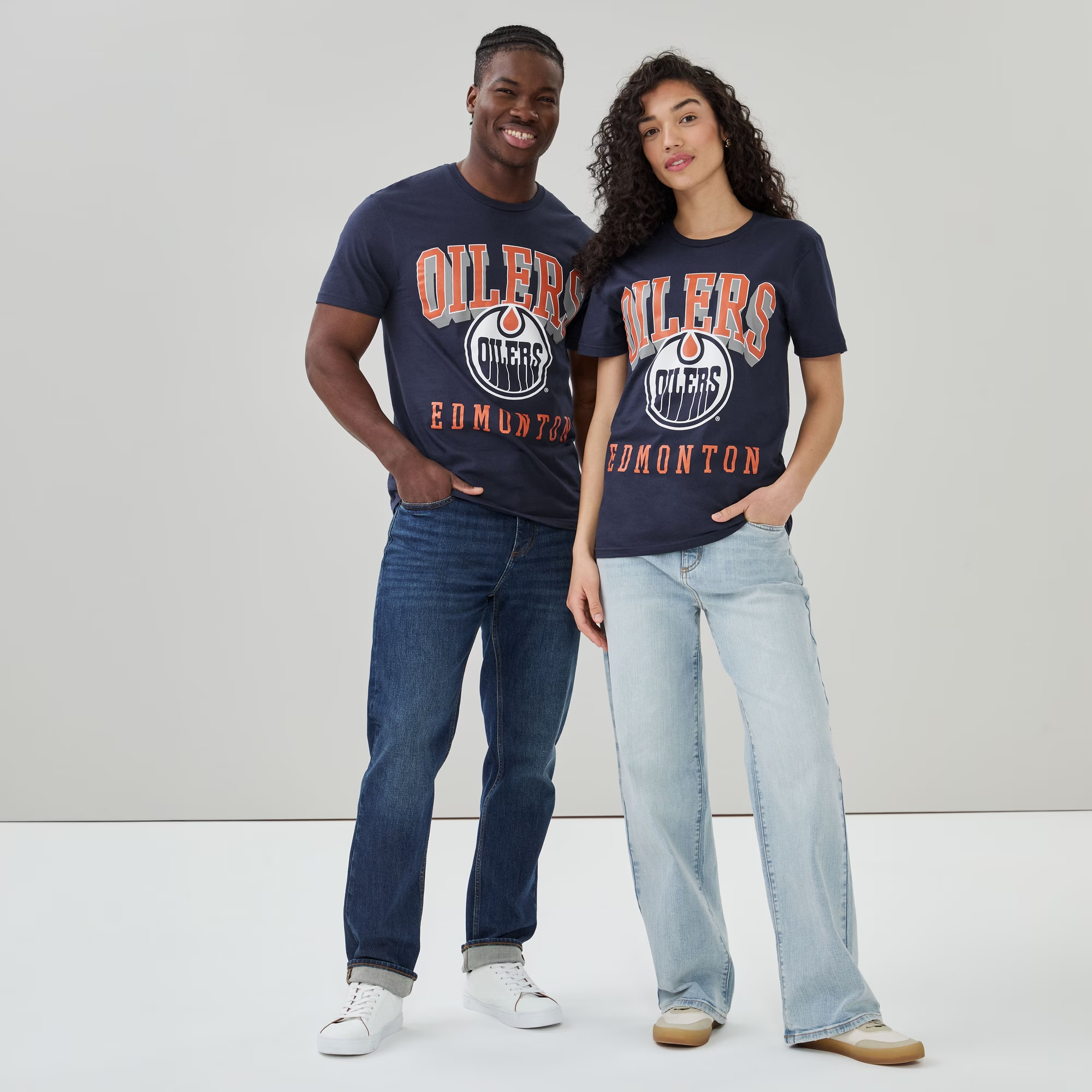 s6ur068713_navy_on_figure_forward-facing_2000.png
