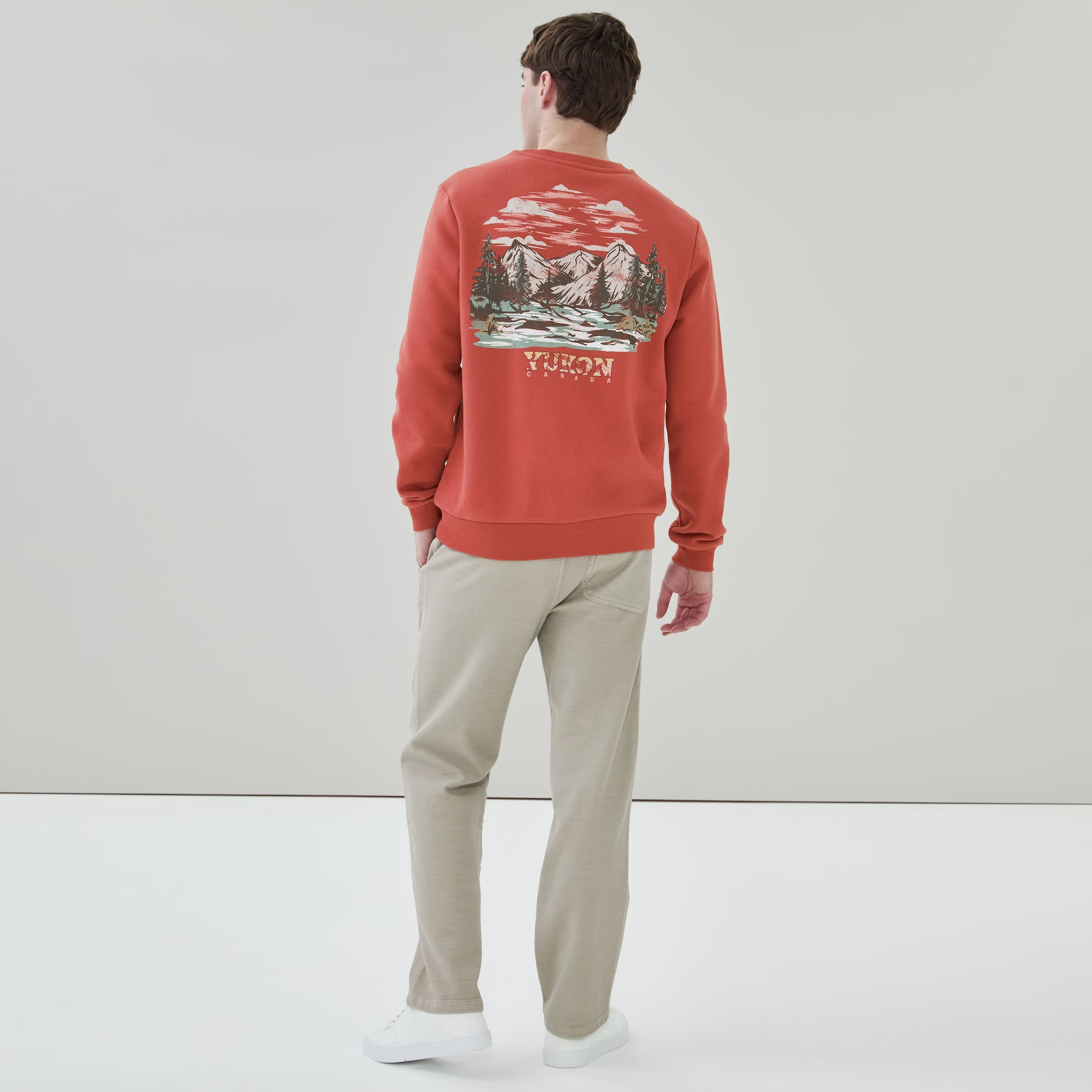s6ur068062_red_on_figure_left-facing_2000.png