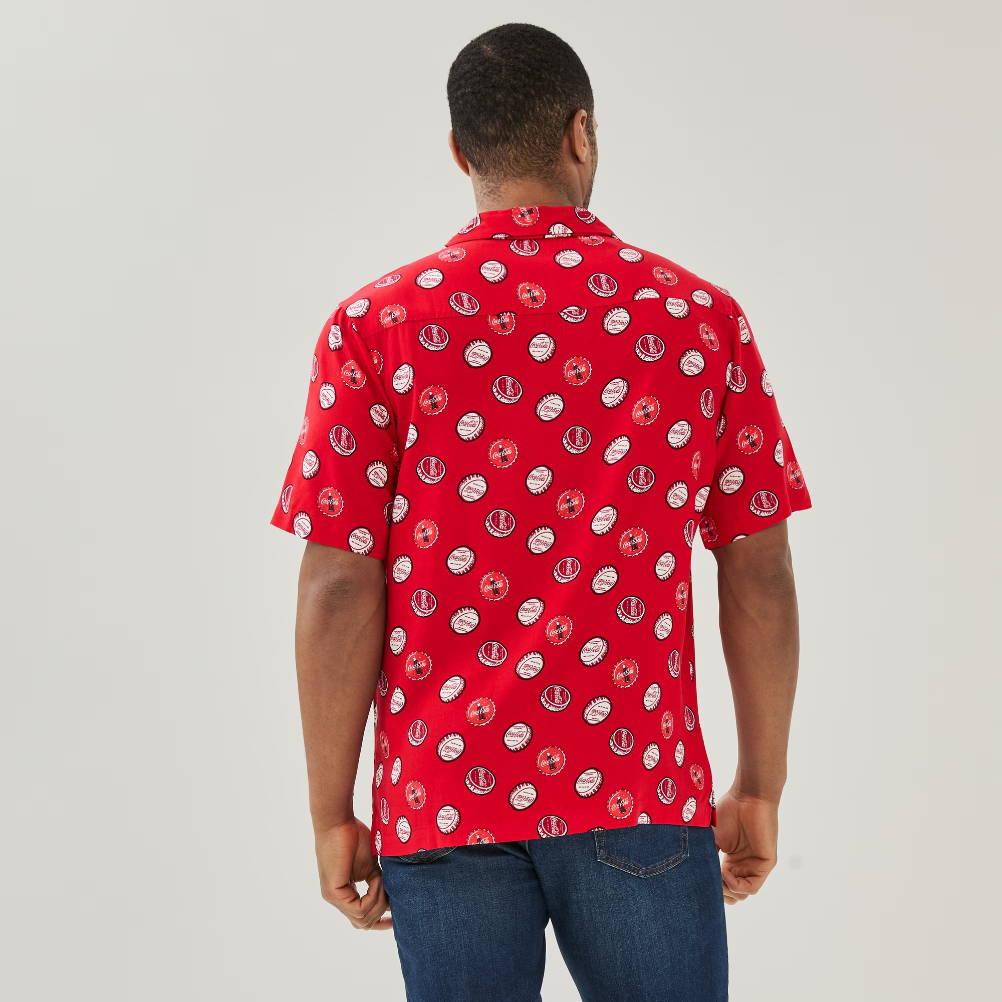 u6ur071673_red_on_figure_rear-facing_2000.png